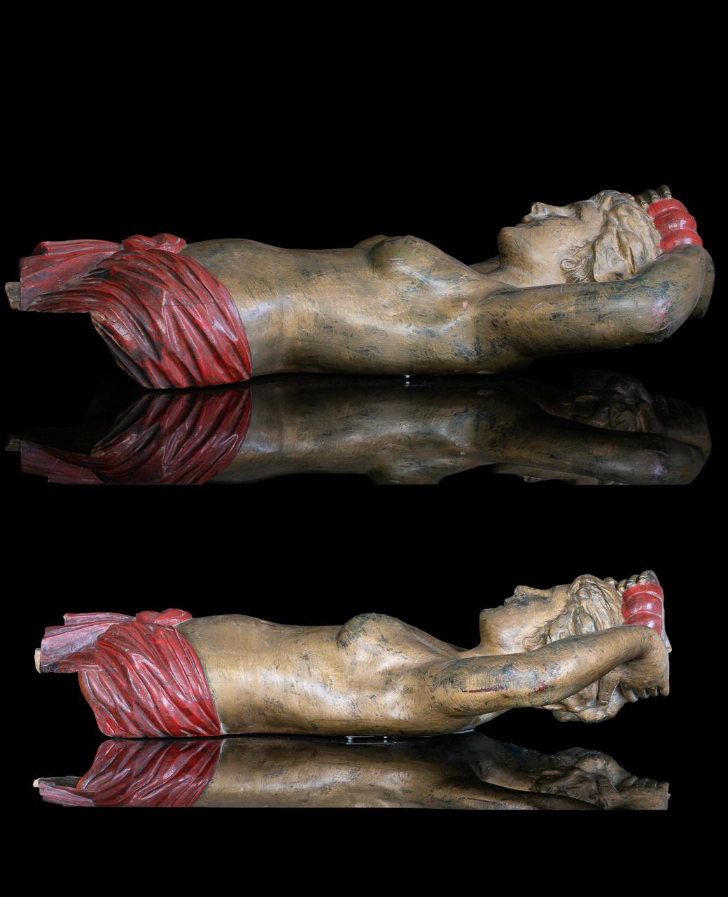 This pair of female torsos presumably decorated a fair stand or an organ in a theme park. They were most likely part of a significant organ intended to entertain the people with their impressive sound. A fairground 80-keyless organ with similar