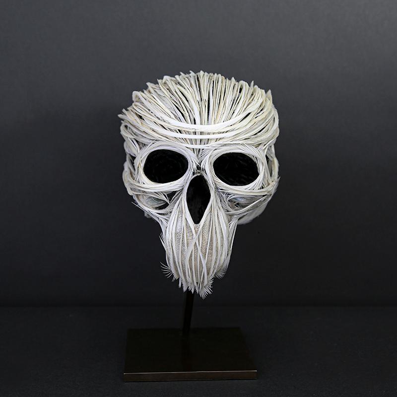 Charlette white feathers skull vanité, on resin sculpture  Laurence Le Constant 6