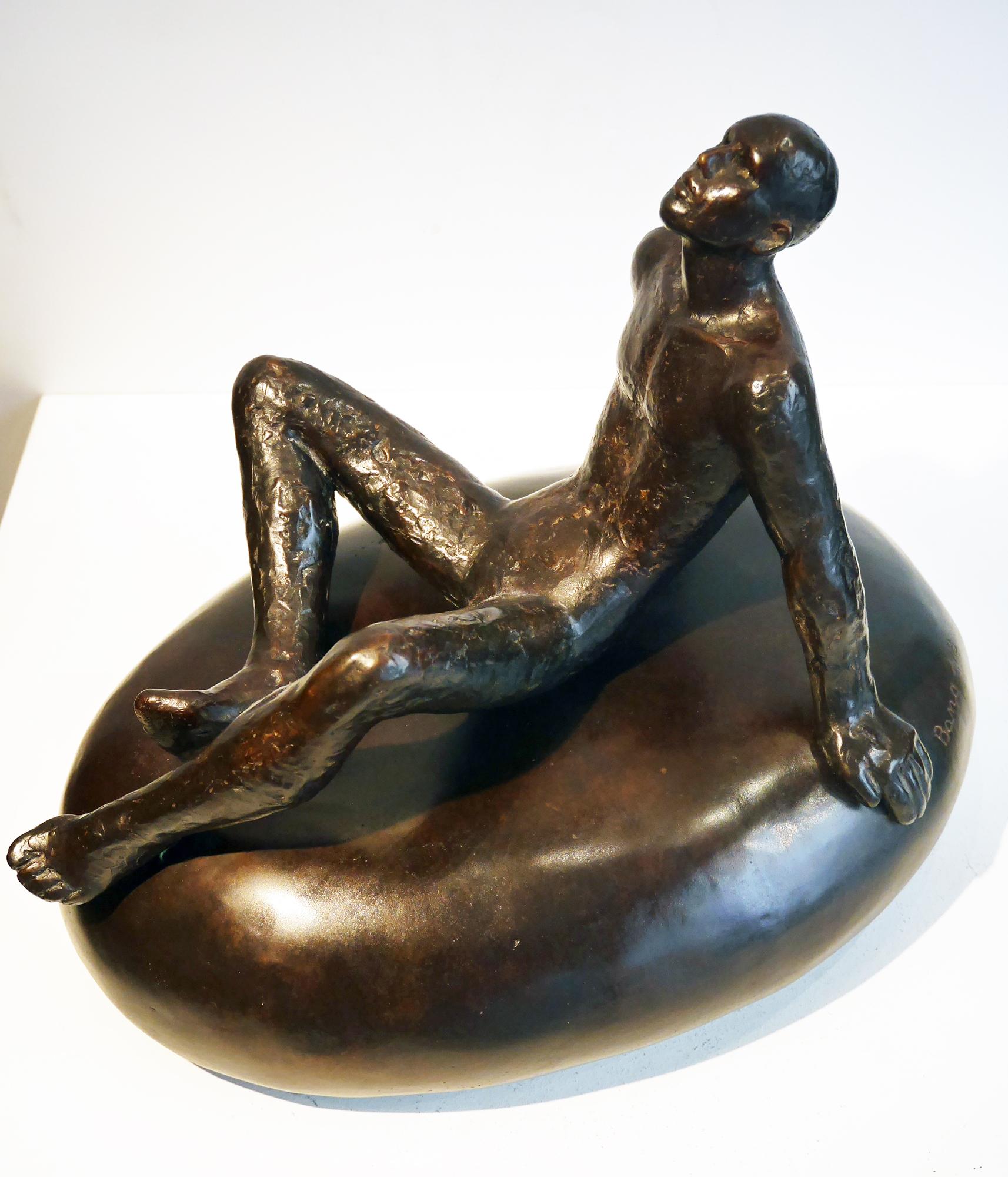 Sur l'Olympe is a bronze by the French contemporary artist, Maguy Banq.
Edition 1/8.

The existentialism is in the center of Maguy Banq approach: the human being is predestined for nothing, he looks indefatigably for his purpose, for his reason for