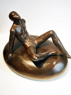 Sur l'Olympe, figurative sculpture in bronze, man lying on a rock by Maguy Banq