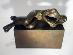 Le dormeur, figurative bronze sculpture by Maguy Banq minimalist man sleeping