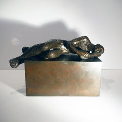 Le dormeur, figurative bronze sculpture by Maguy Banq minimalist man sleeping