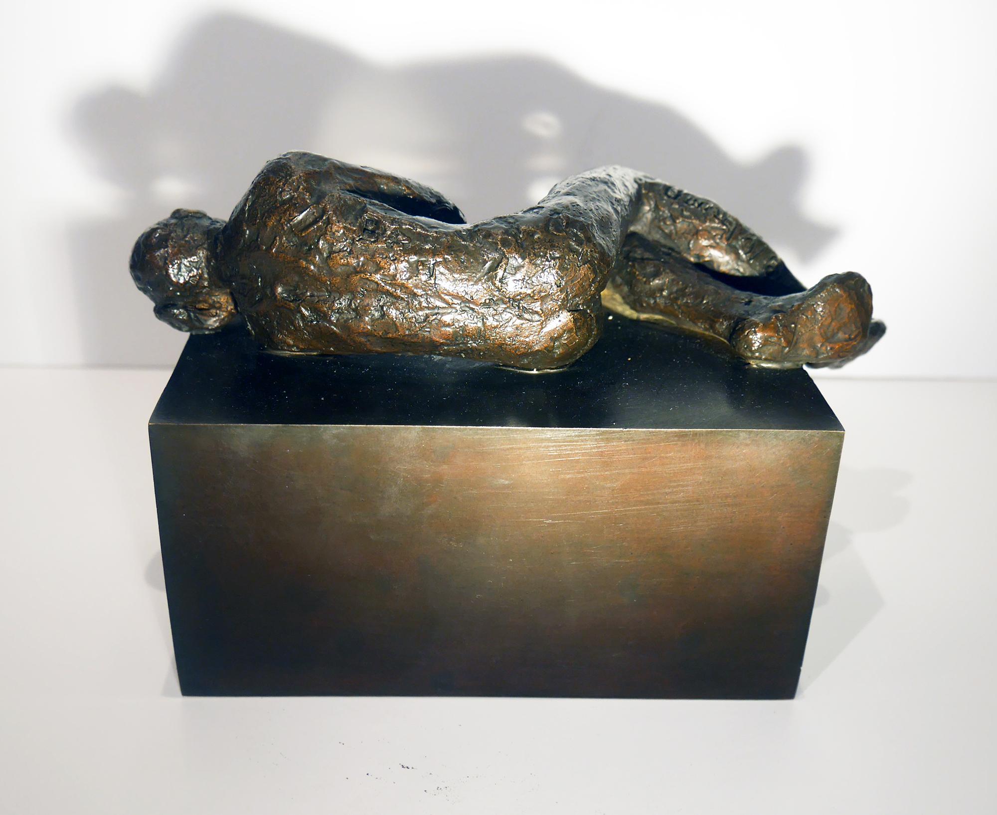 Le dormeur is a bronze by the French contemporary artist, Maguy Banq.
Edition 1/8.

The existentialism is in the center of Maguy Banq approach: the human being is predestined for nothing, he looks indefatigably for his purpose, for his reason for