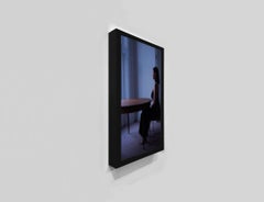 Self-Porträt 01, 2021, gerahmter Raumteiler, ultrasonische sensorische Instrumente, eingeleitetes Video