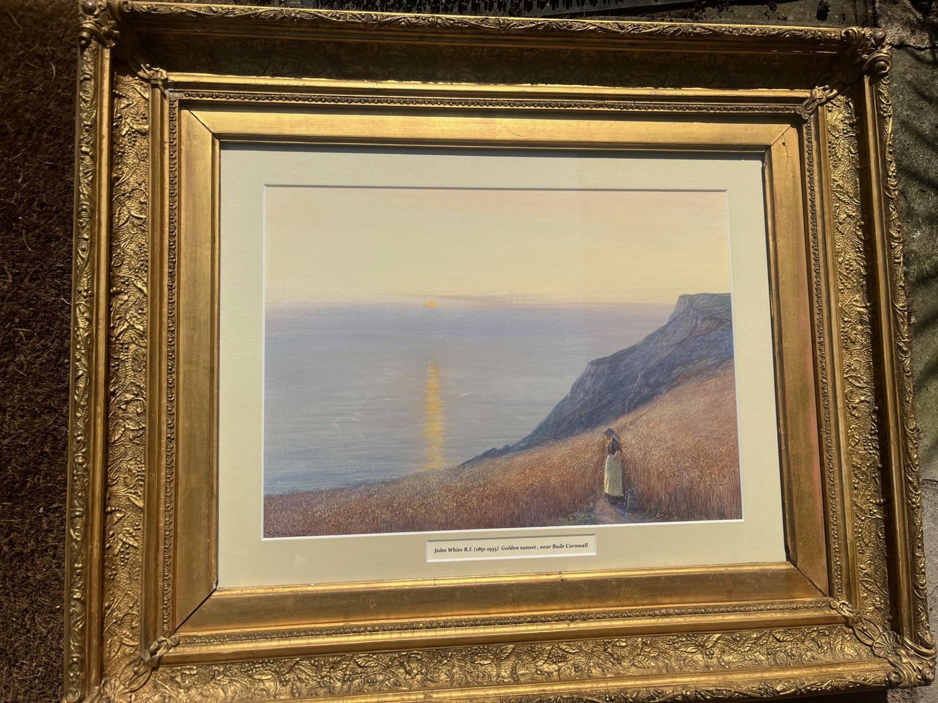 Aquarelle victorienne d'une jeune femme sur un sentier côtier au coucher du soleil en Cornish