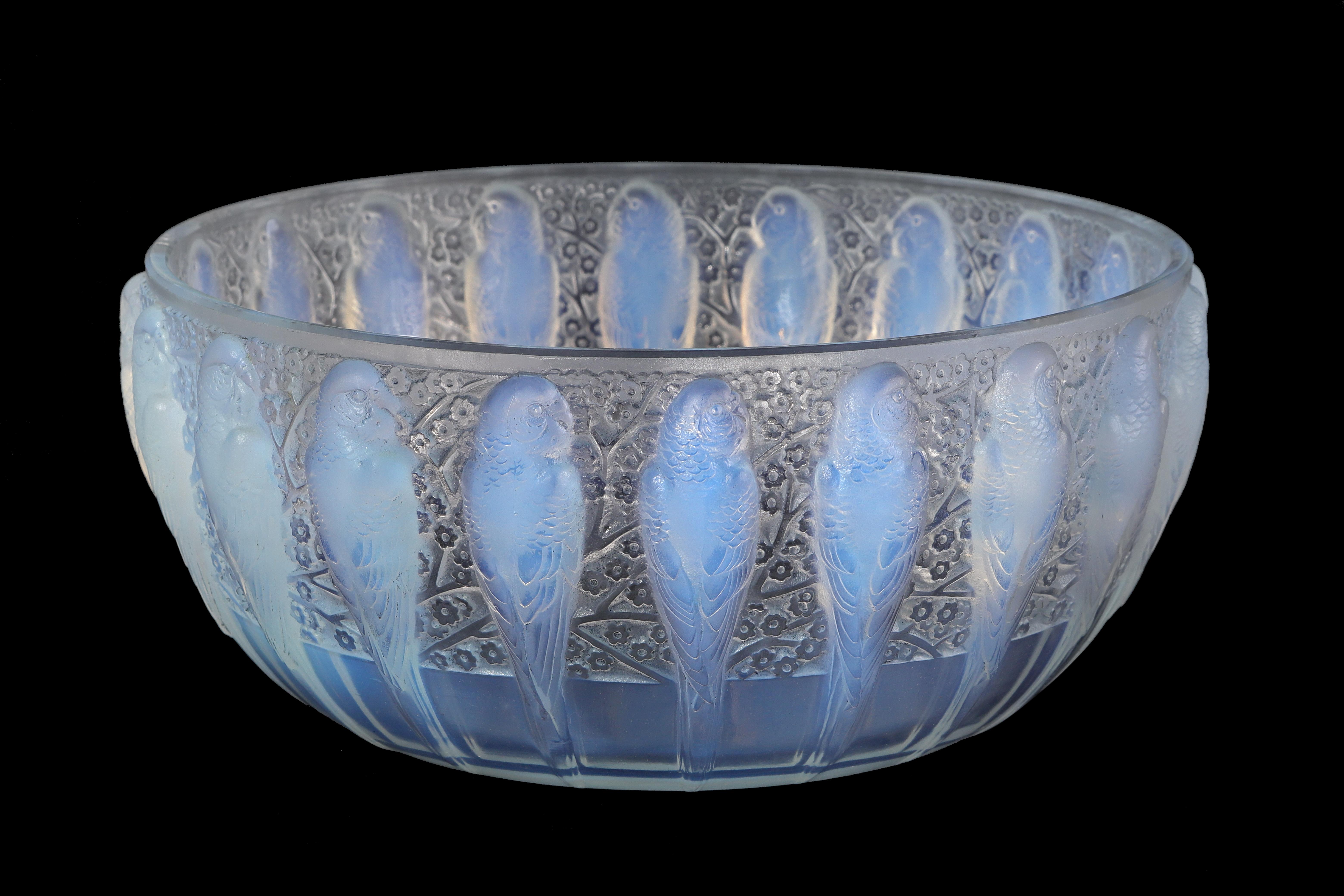 Bowl with frieze of parakeets (Perruches) - Art by René Lalique