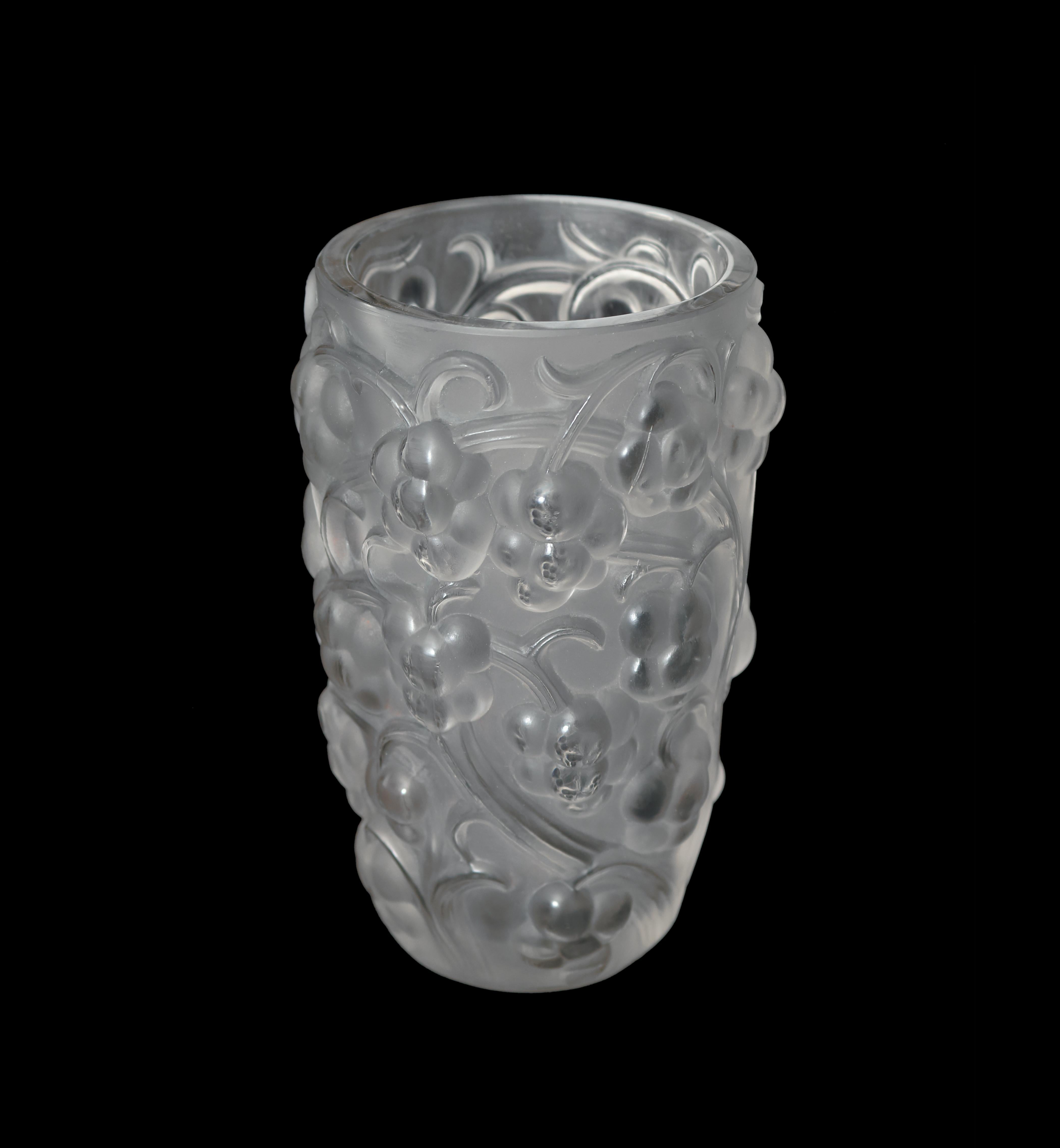 Raisins vase, model 8878  - Art by René Lalique