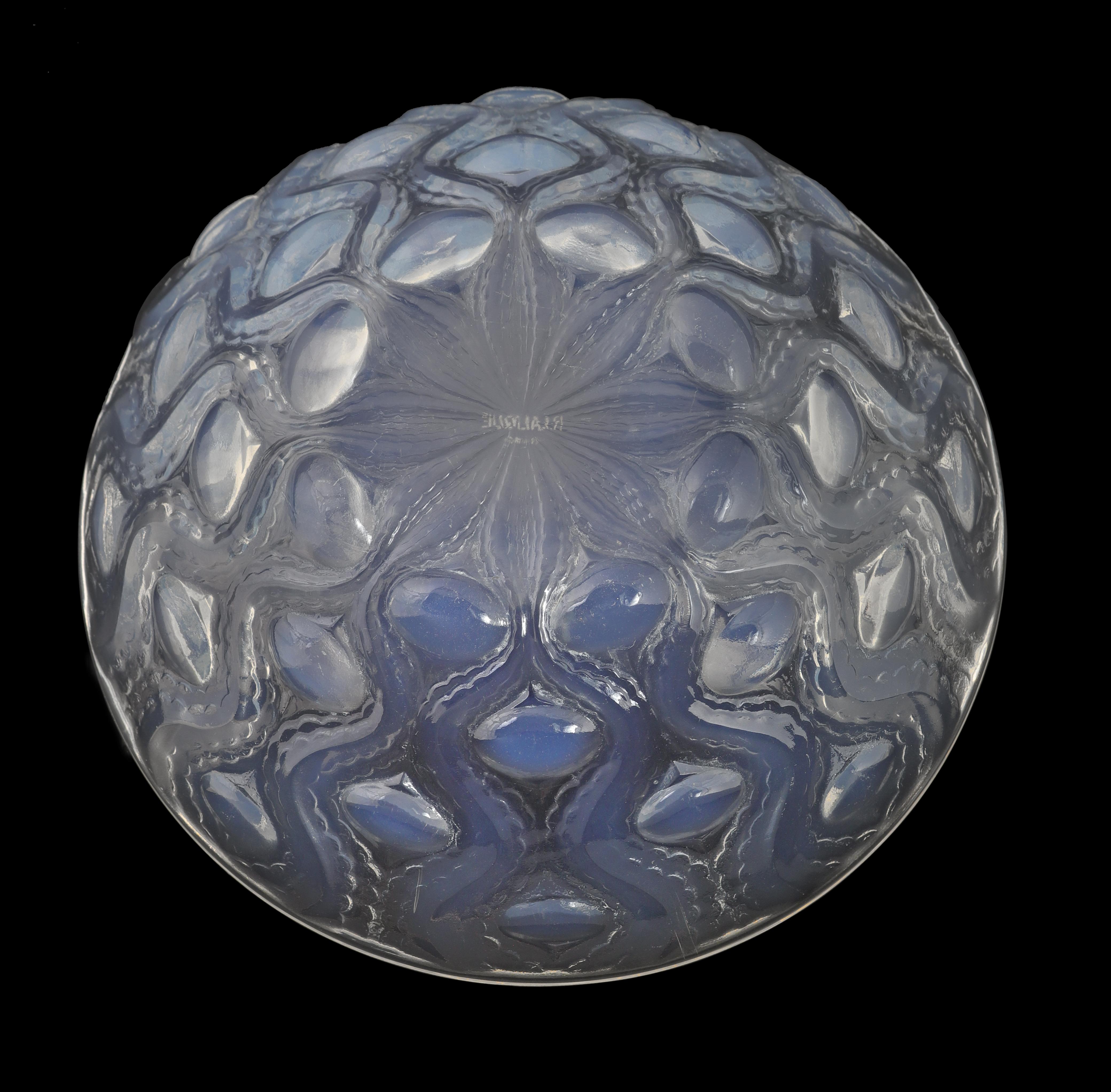 René Lalique
Ampoules n° 2, 1935 
Verre moulé pressé et blanc opalescent 
3 x 8 in 
cod 3300 V1