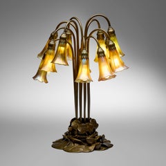 Tiffany Studios Zwölf Licht Lily Tischlampe, ca. 1910