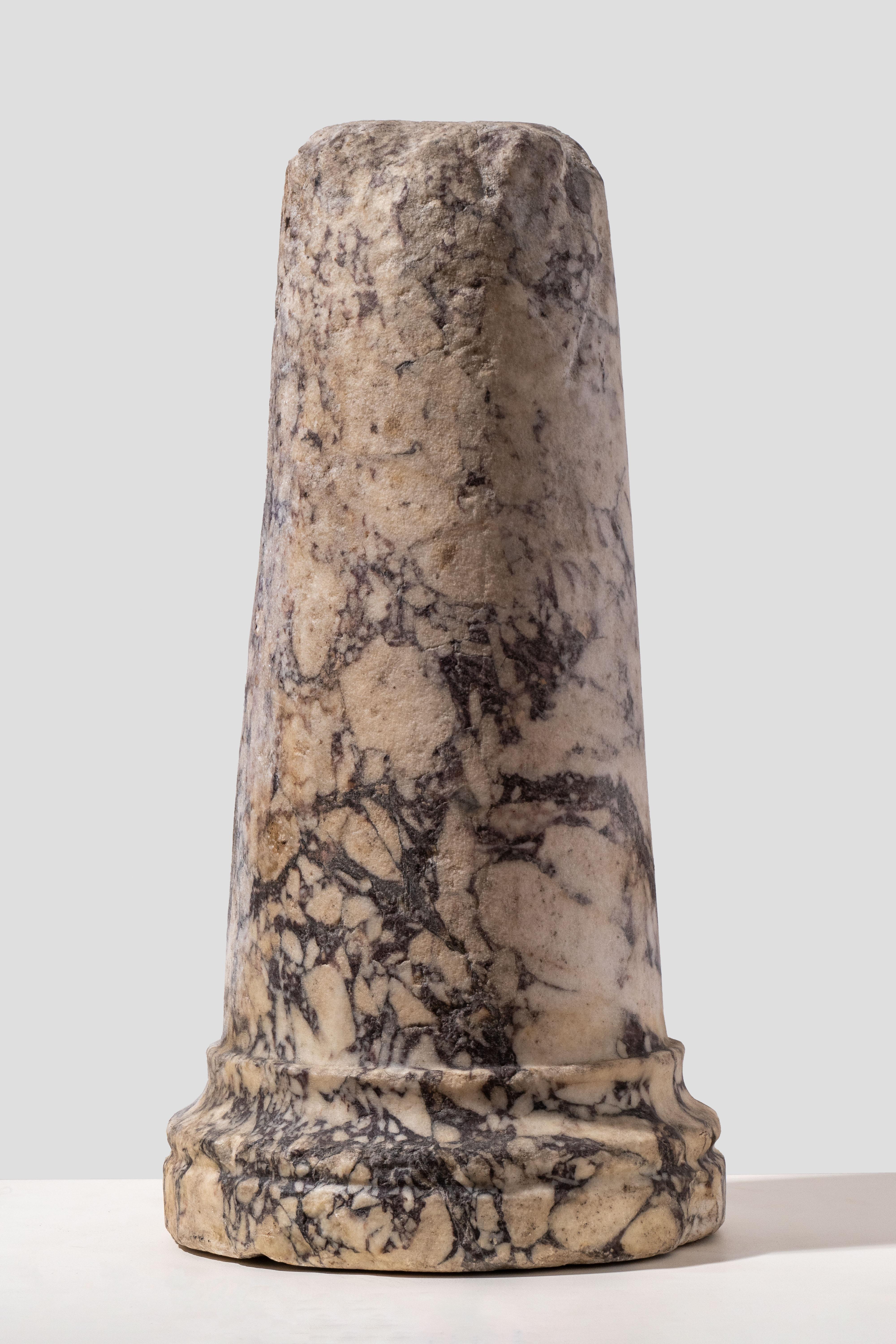 BRECCIA FRAGMENT PLINTH
Italy, 18th Century
Breccia medicea

55 x d 25 cm
21 3/4 x d 9 3/4 in