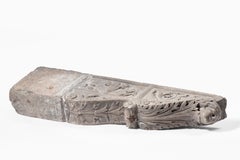 PAIR OF ITALIAN ARCHITECTURAL BRACKETS IN PIETRA SERENA, TUSCANY, 1600 CIRCA