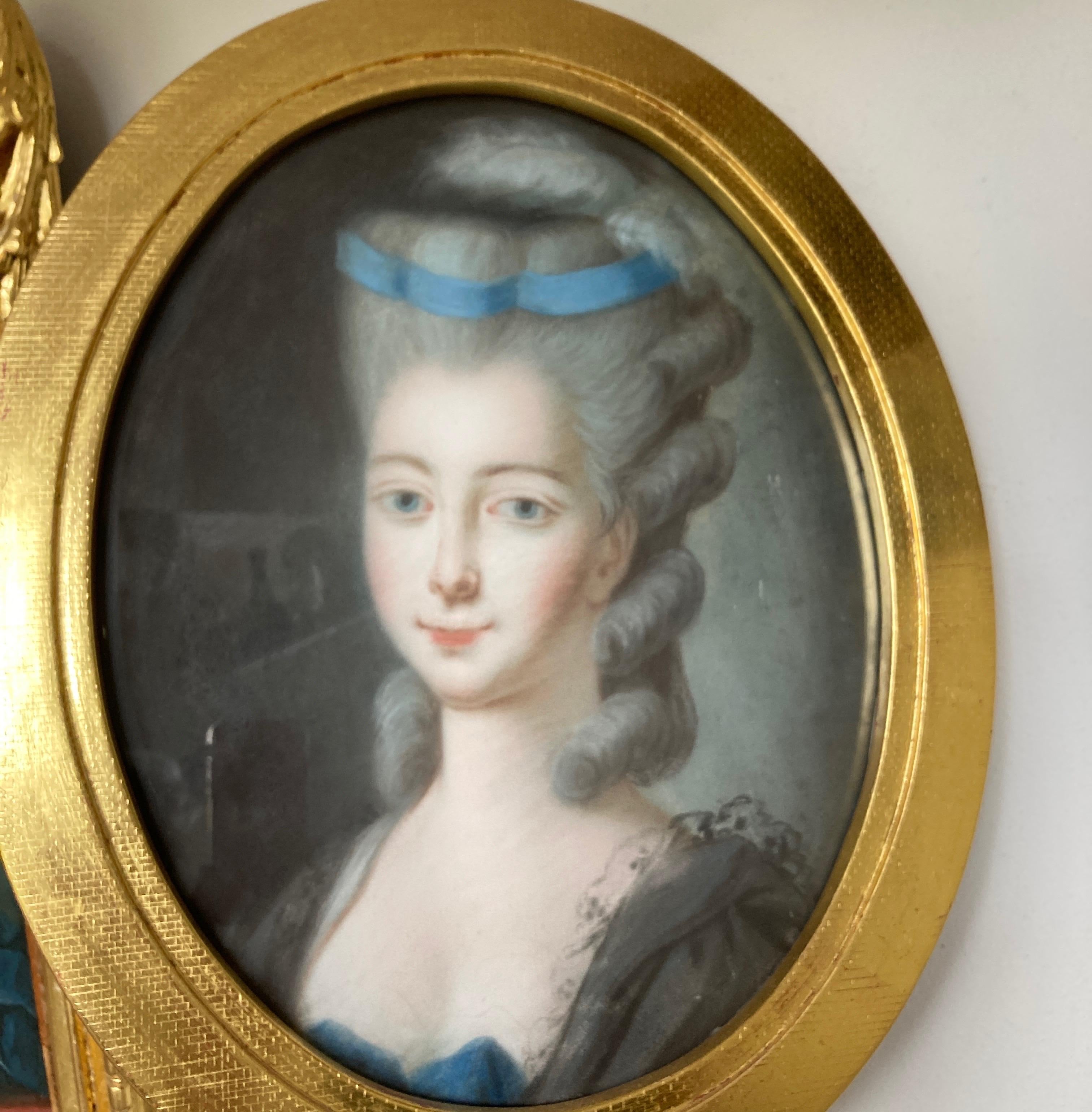 Portrait Painting Unknown - Art français, portrait ovale, pastel, portrait d'une femme, cercle de Vivien