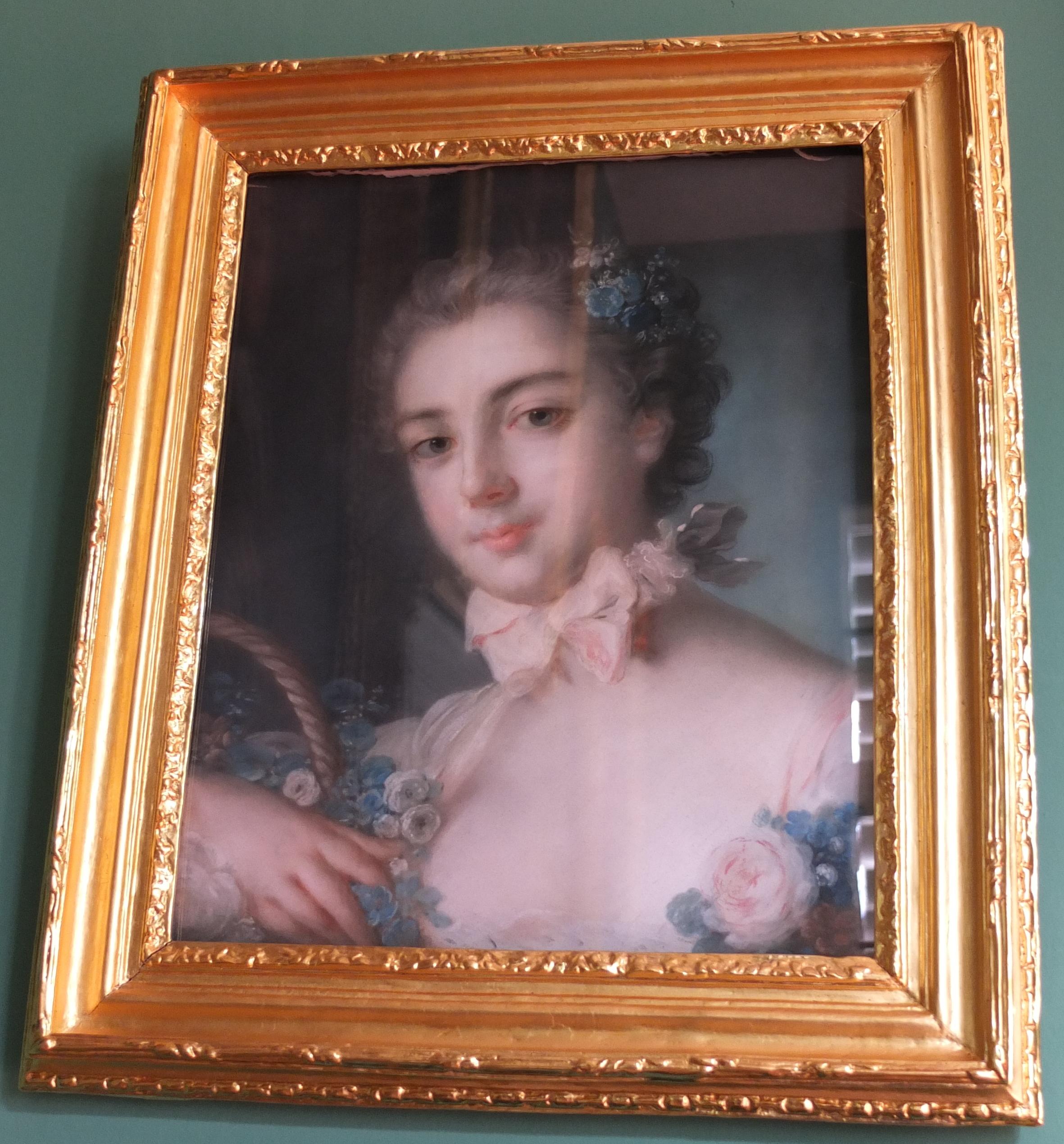 Porträt der Tochter von Francois Boucher, Marie-Emilie Baudouin, die einen Blumenkorb hält. Pastell auf Pergament. Das Werk ist verwandt mit einem ovalen Porträtgemälde von Francois Boucher, das seine Tochter mit einem kleinen Vogel zeigt. (75,5 cm