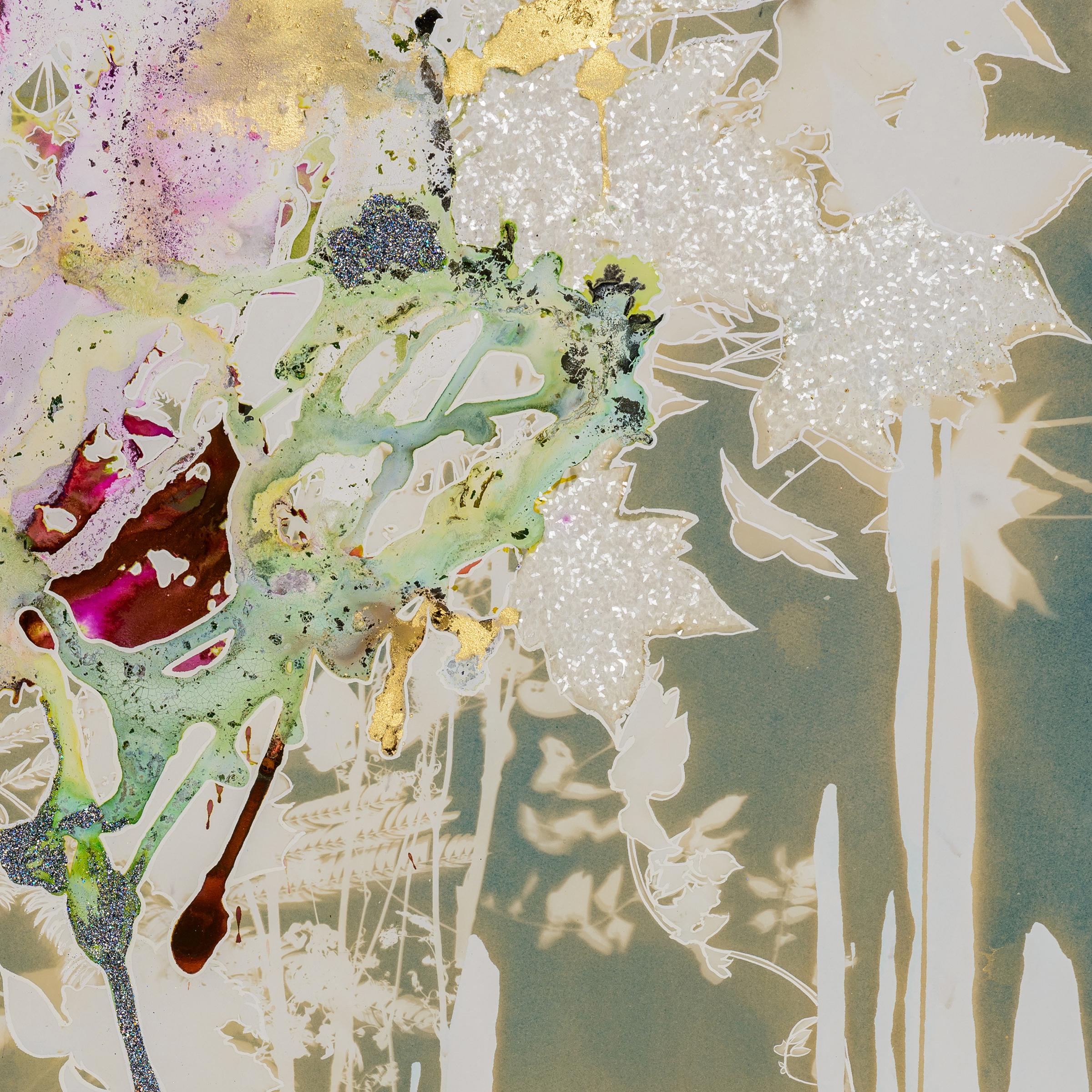 Jardin psychédélique (Meteor) - botanique - cyanotype - éthéré - coloré - Abstrait Mixed Media Art par Caroline Bullock