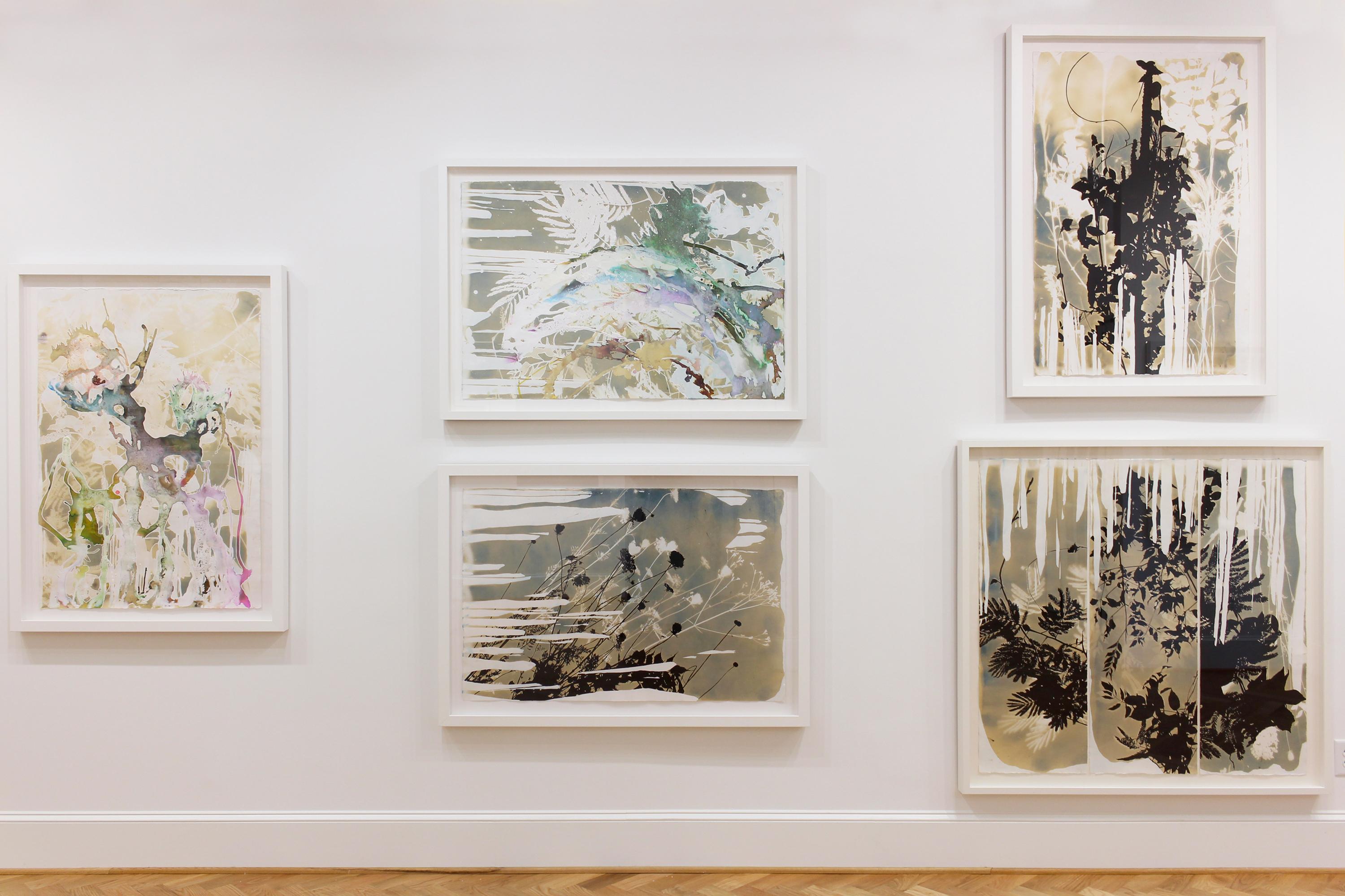 Psychischer Garten (Sea Sprite) – botanisch – zyanotypie – ätherisch (Beige), Abstract Drawing, von Caroline Bullock