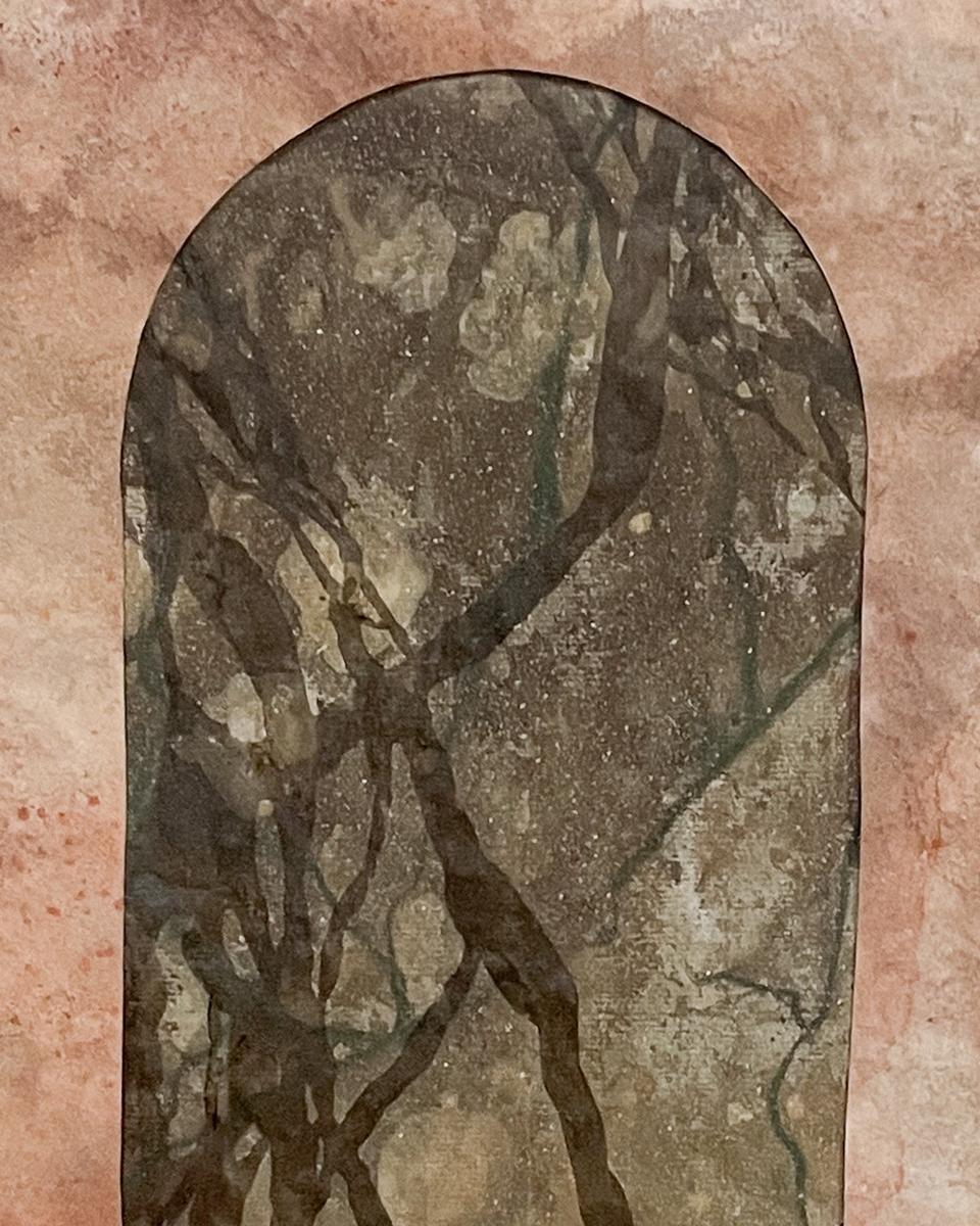 « moment intérieur ii », niche, paléolithique, formation rocheuse, abstrait, terreux - Art de Lizzy Storm