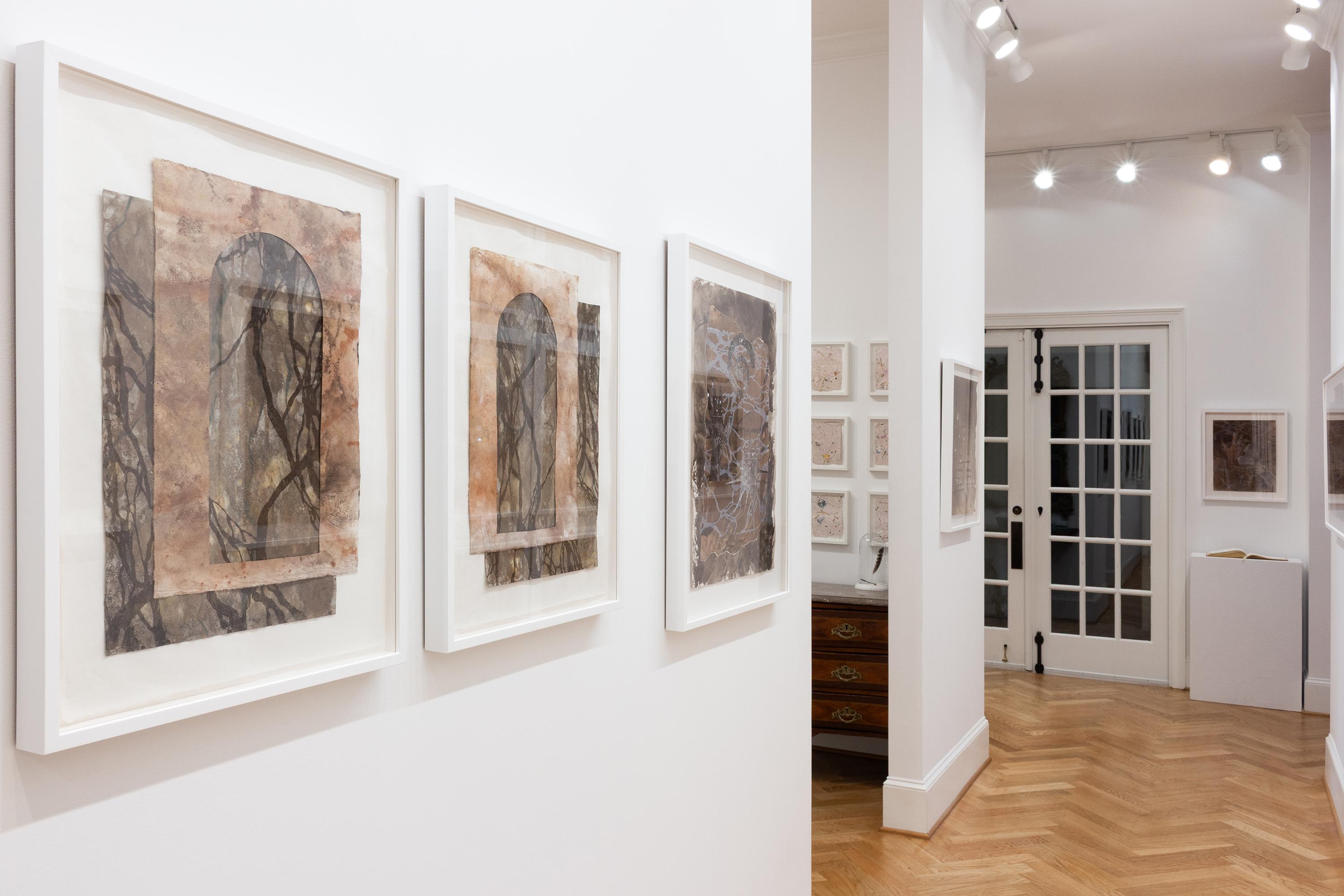 « moment intérieur ii », niche, paléolithique, formation rocheuse, abstrait, terreux - Contemporain Art par Lizzy Storm
