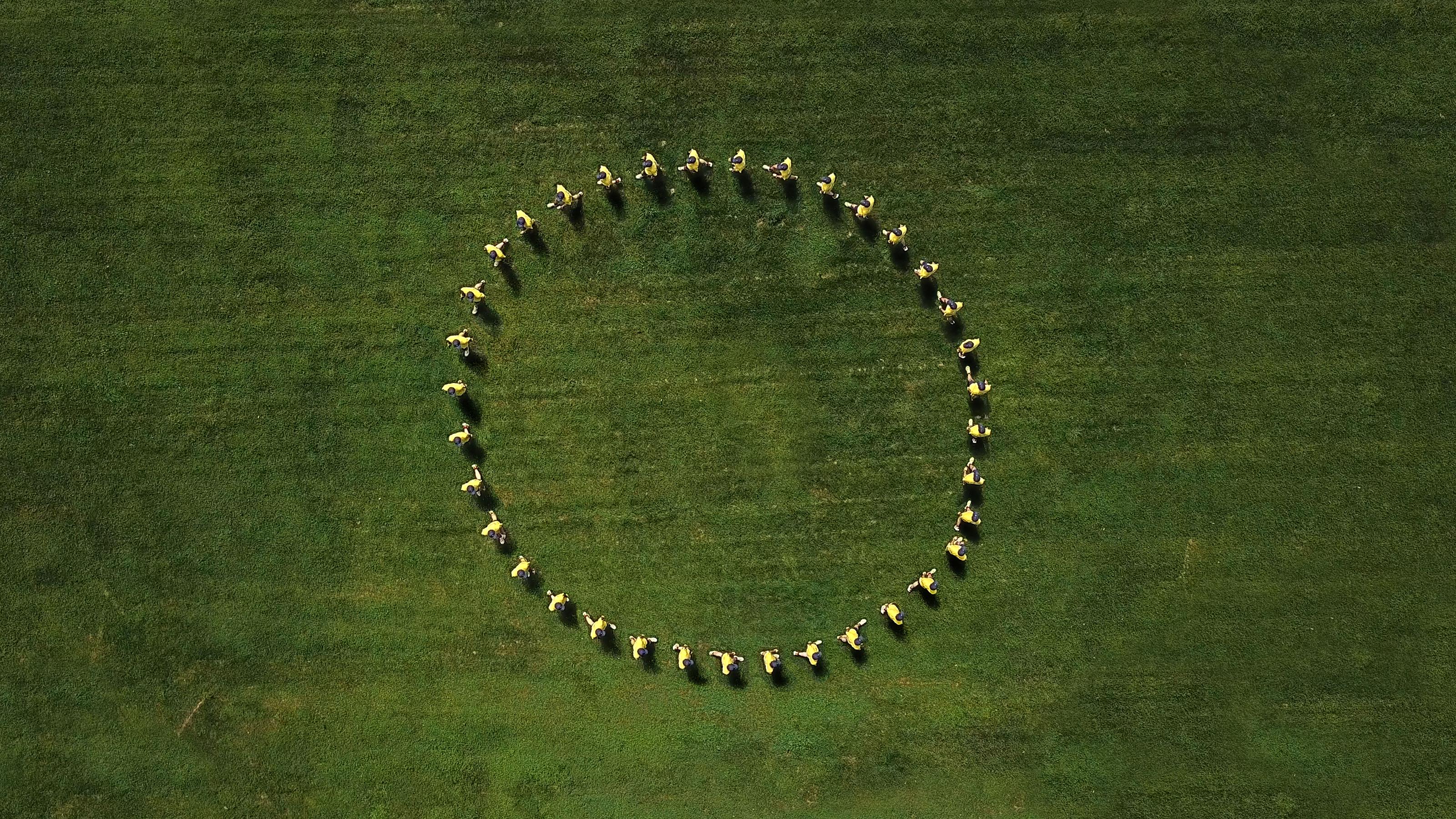 Andrew Herzog Landscape Photograph – Was für alles und/oder nichts? - Kreis"" - Landschaftsfotografie - Goldsworthy