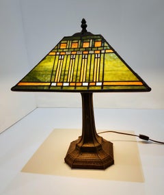 17.5-inch high signed Richard Hoosin Studio stained glass incandescent lamp
