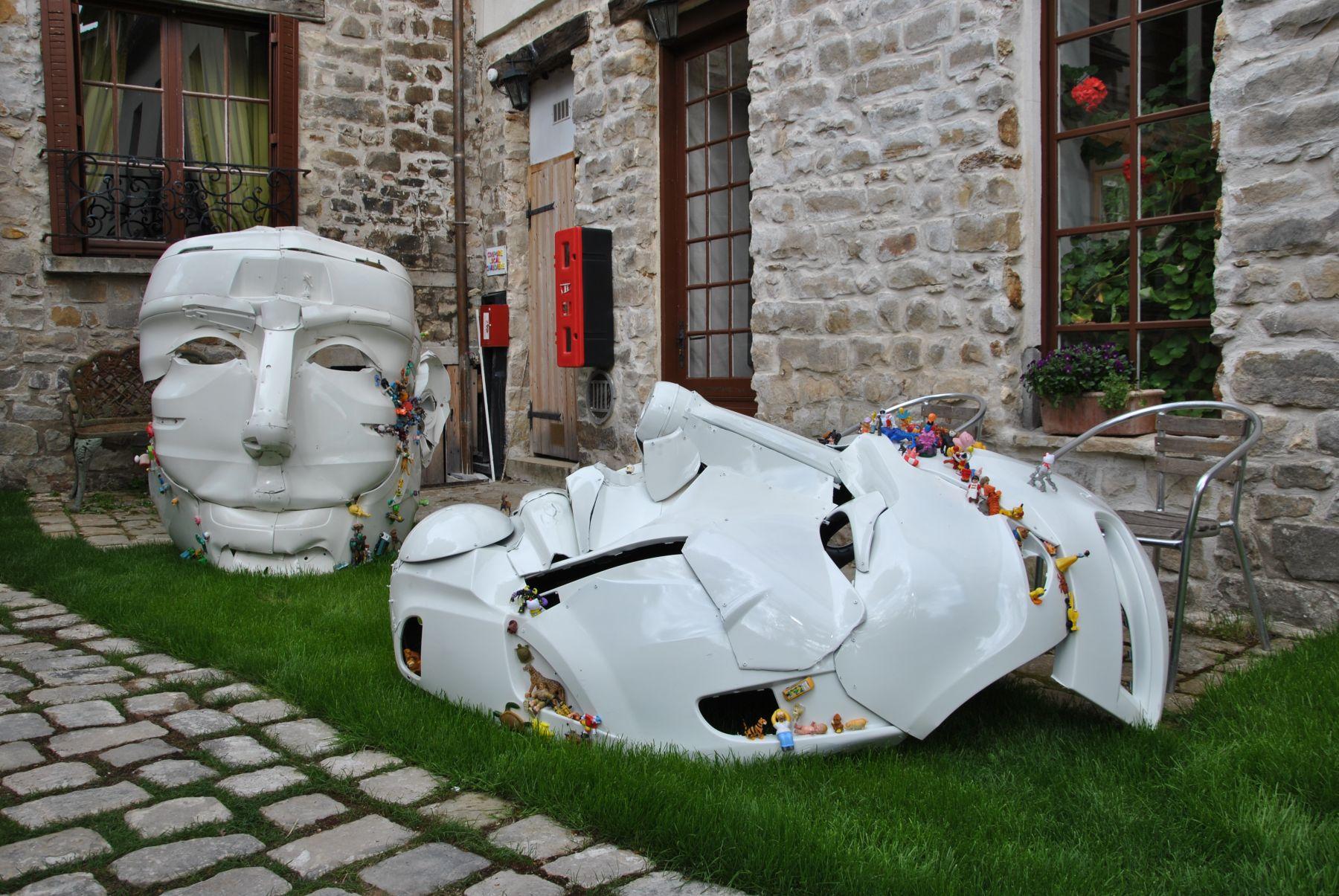 The ancient plastic society - Sculpture by Dario Tironi 