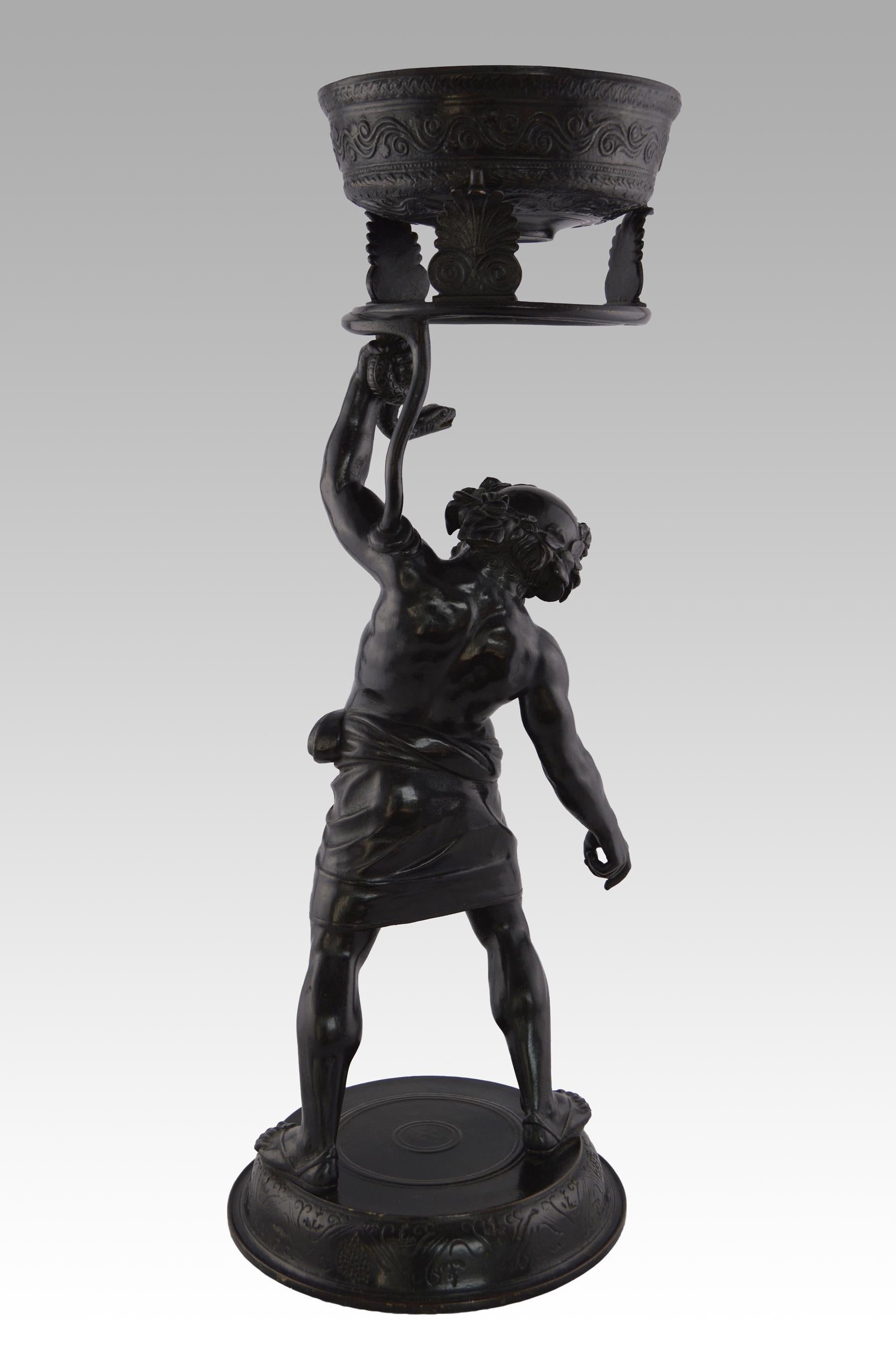 Grand Tour Bronze
Italien, (19ème siècle)
Silenus luttant contre un serpent
Bronze, estampillé de la marque de fonderie de Sommer de Naples, C1880
Hauteur : 67 cm (26,25 pouces)
Largeur : 25 cm (9.75 inches)
Profondeur : 9.75 inches (25cm)

Un