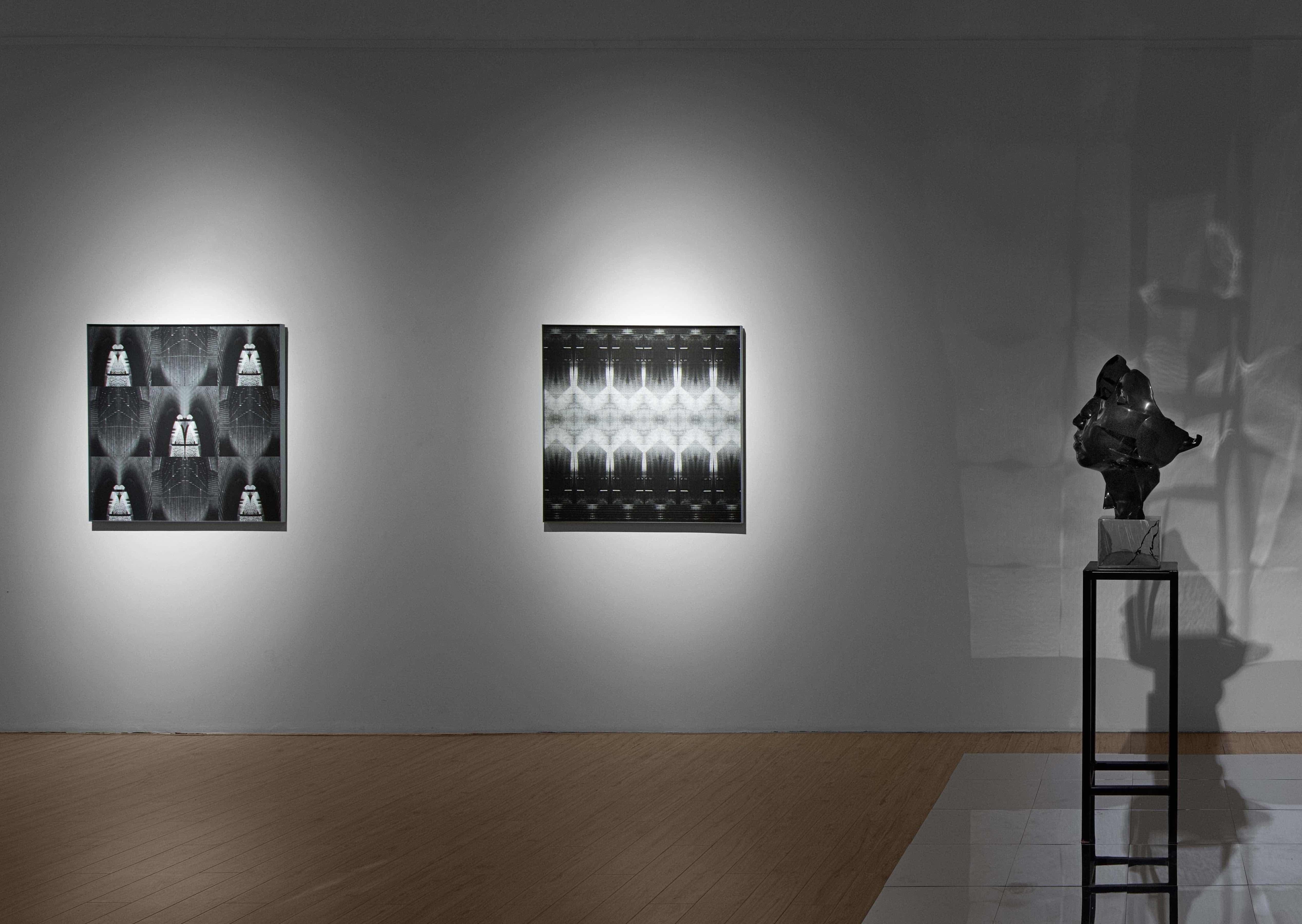Brutalismus / London Barbican Centre No3 – Schwarz-Weiß-Fotografie, 2019 (Geometrische Abstraktion), Photograph, von Hsu Yun Chin