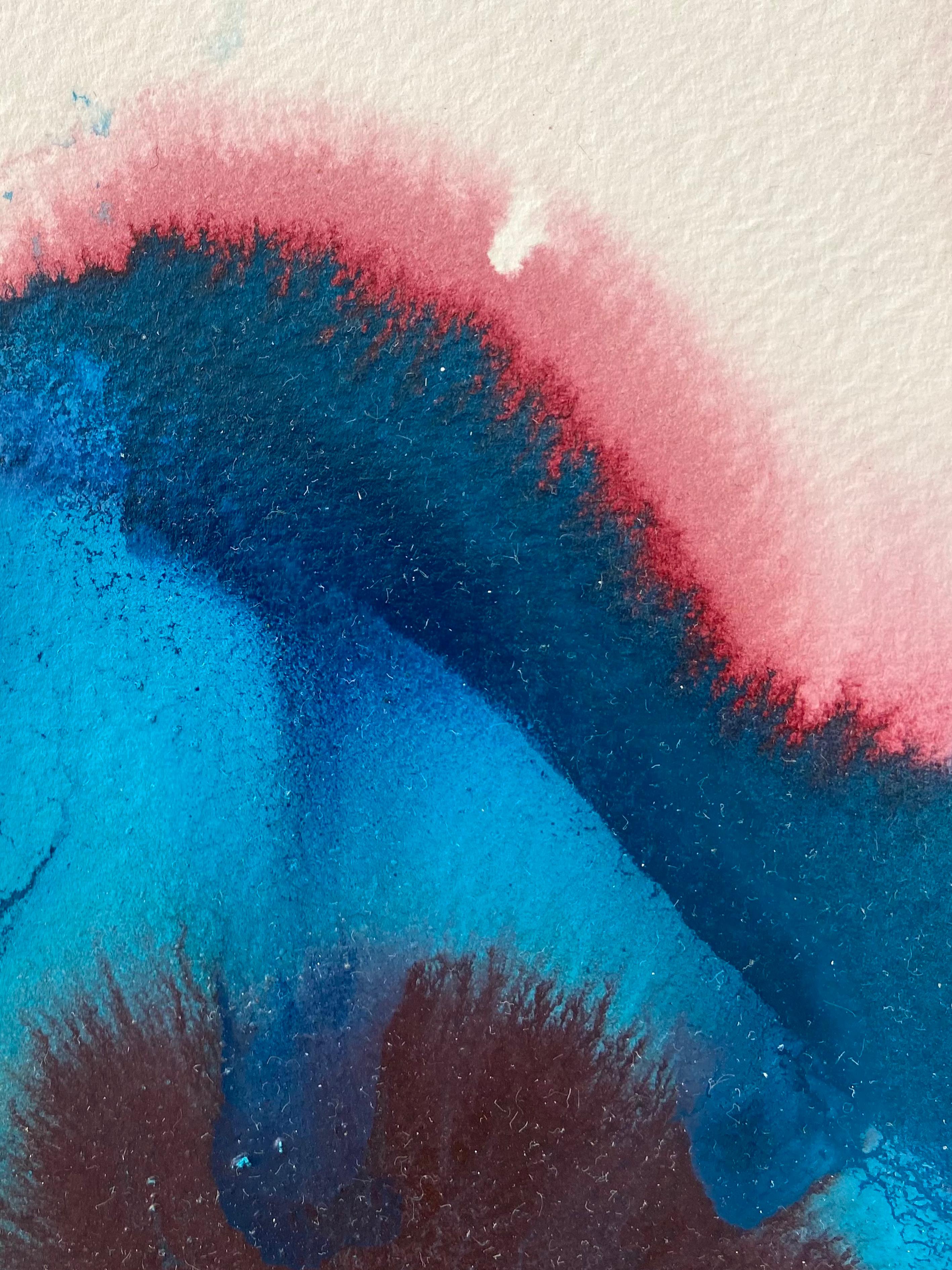 Aida macht die Erfahrung, dass sie widerstandsfähig ist: Sie malt, sie bricht und sie baut wieder auf. Aquarell, subtil und zart, wird zu einer großen Skulptur. Die Schönheit der Narben in ihren Werken - unvollkommen und zerbrechlich - sowie die