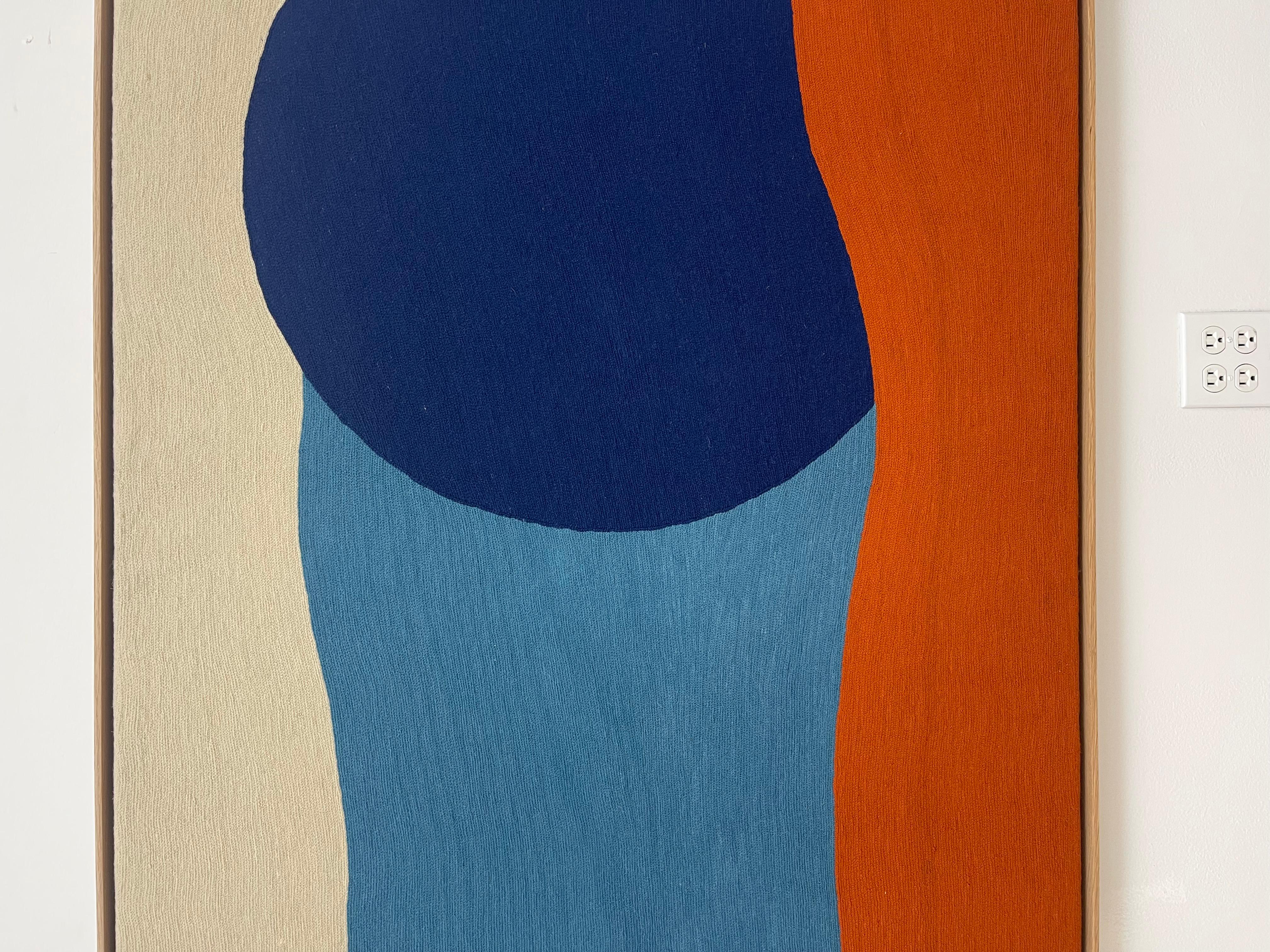 Peter Mayer est un artiste pluridisciplinaire dont le travail jette un pont entre les mondes de l'art textile, du design cinématographique et de l'expérience spatiale. Il est titulaire d'un MFA du San Francisco Art Institute, où il a cultivé une