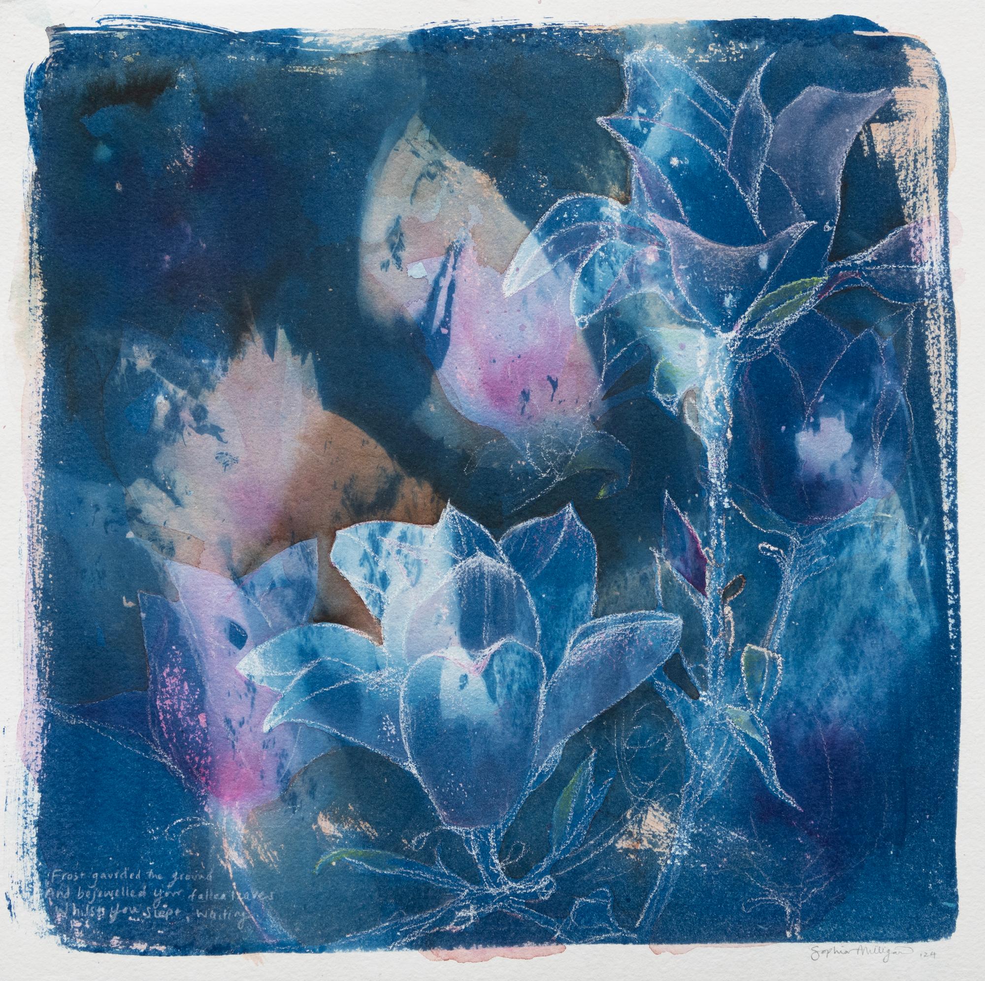 Still-Life de Sophia Milligan - Magnolias Esperando Obra de arte floral naturaleza contemporánea abstracta azul blanco