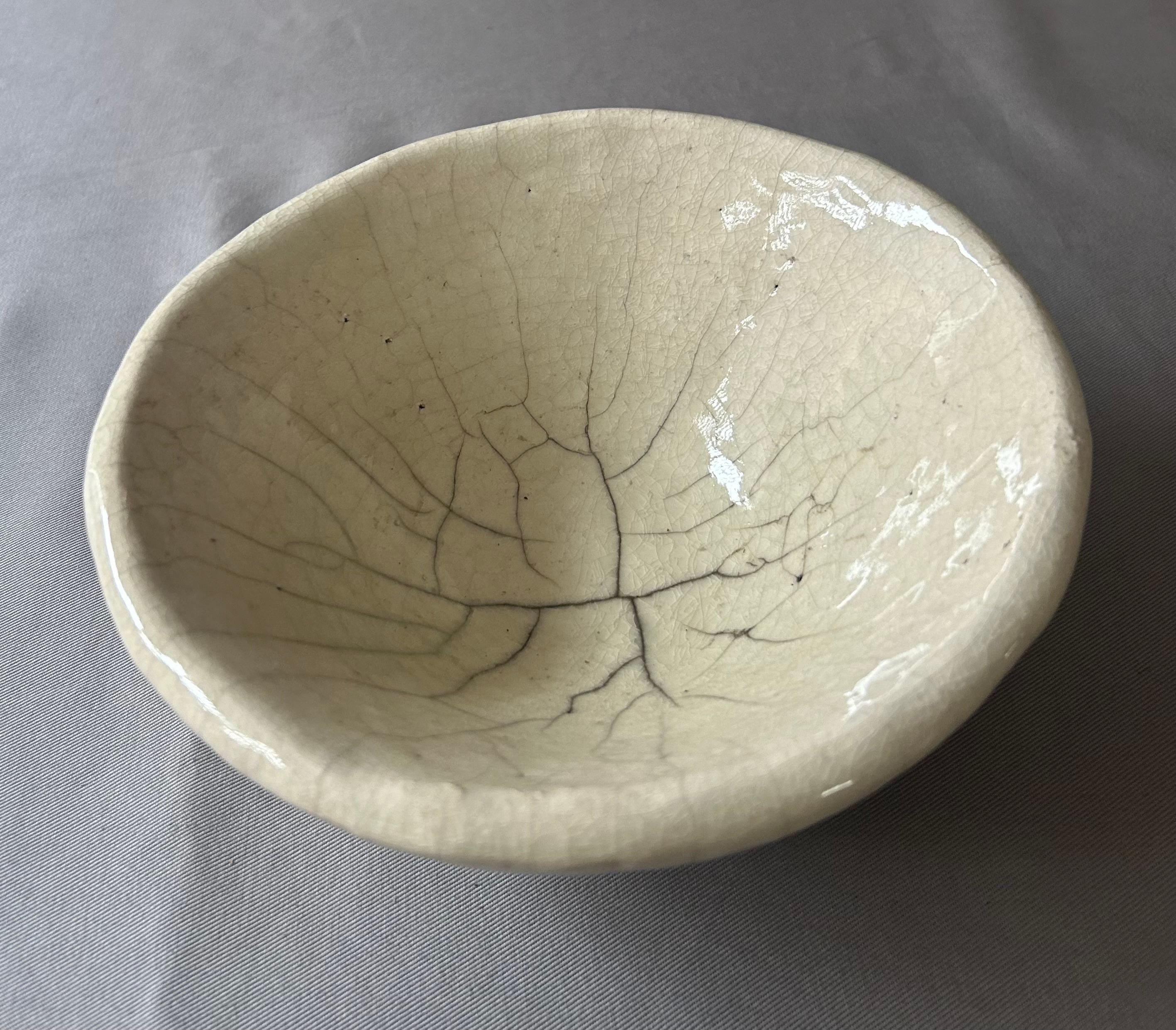 Bol en céramique craquelée - Contemporain Art par Bette Beazley