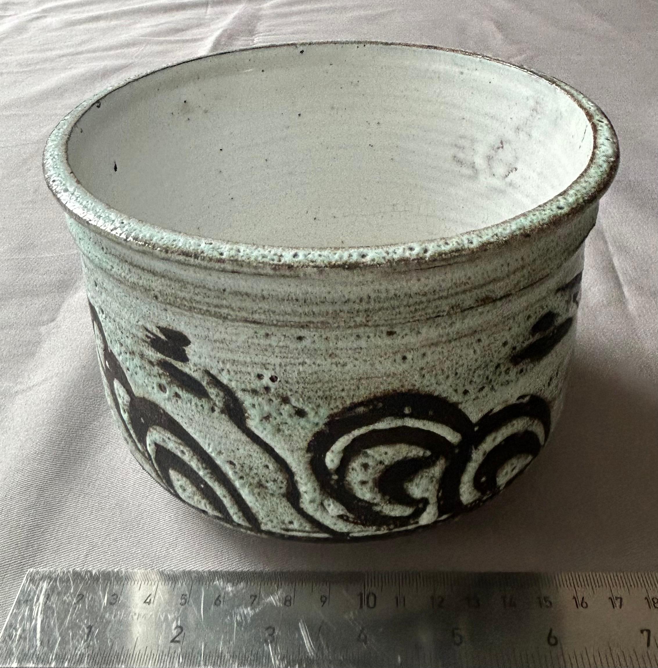 Jardinière Studio Pottery avec décoration en vente 2