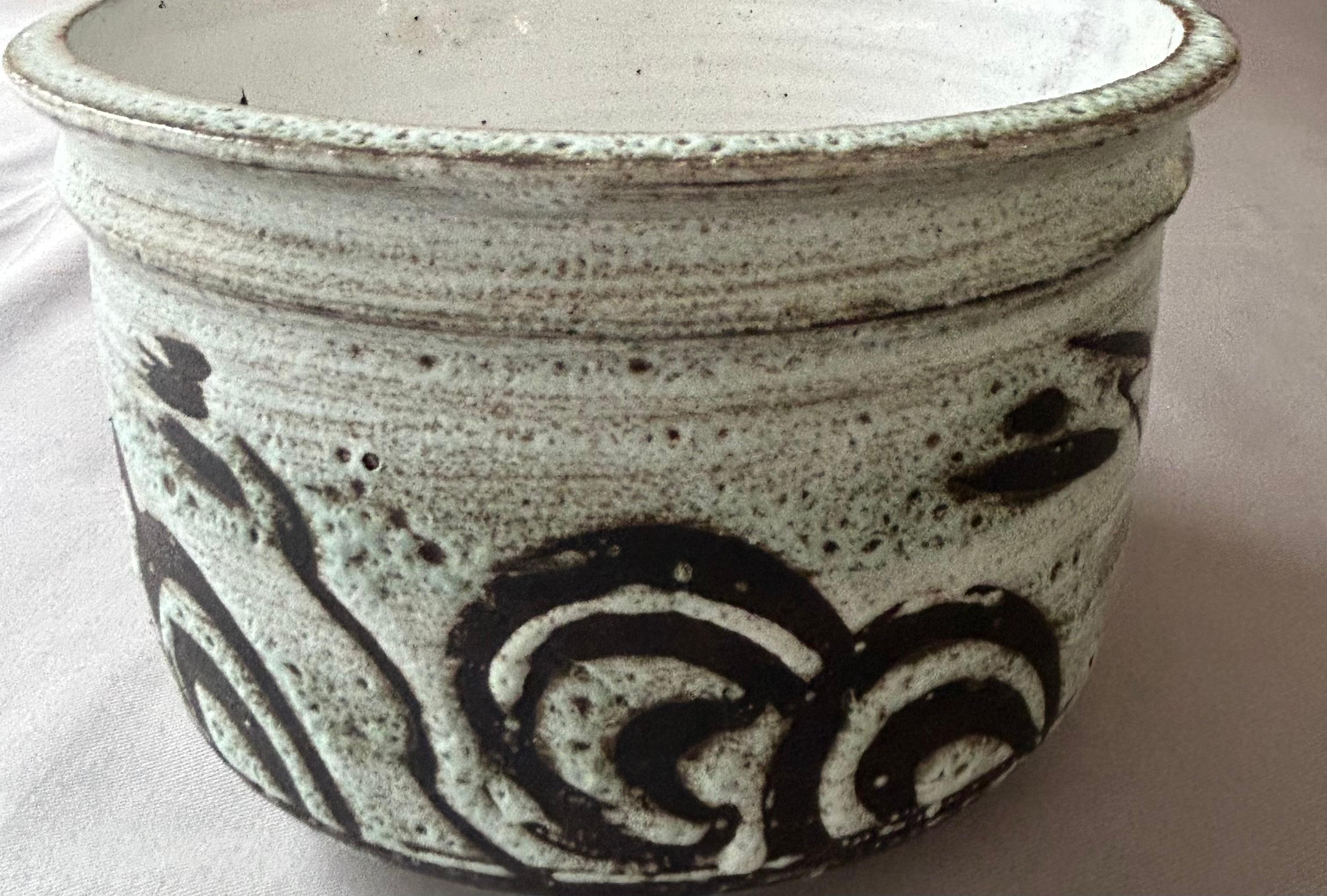 Jardinière Studio Pottery avec décoration en vente 1