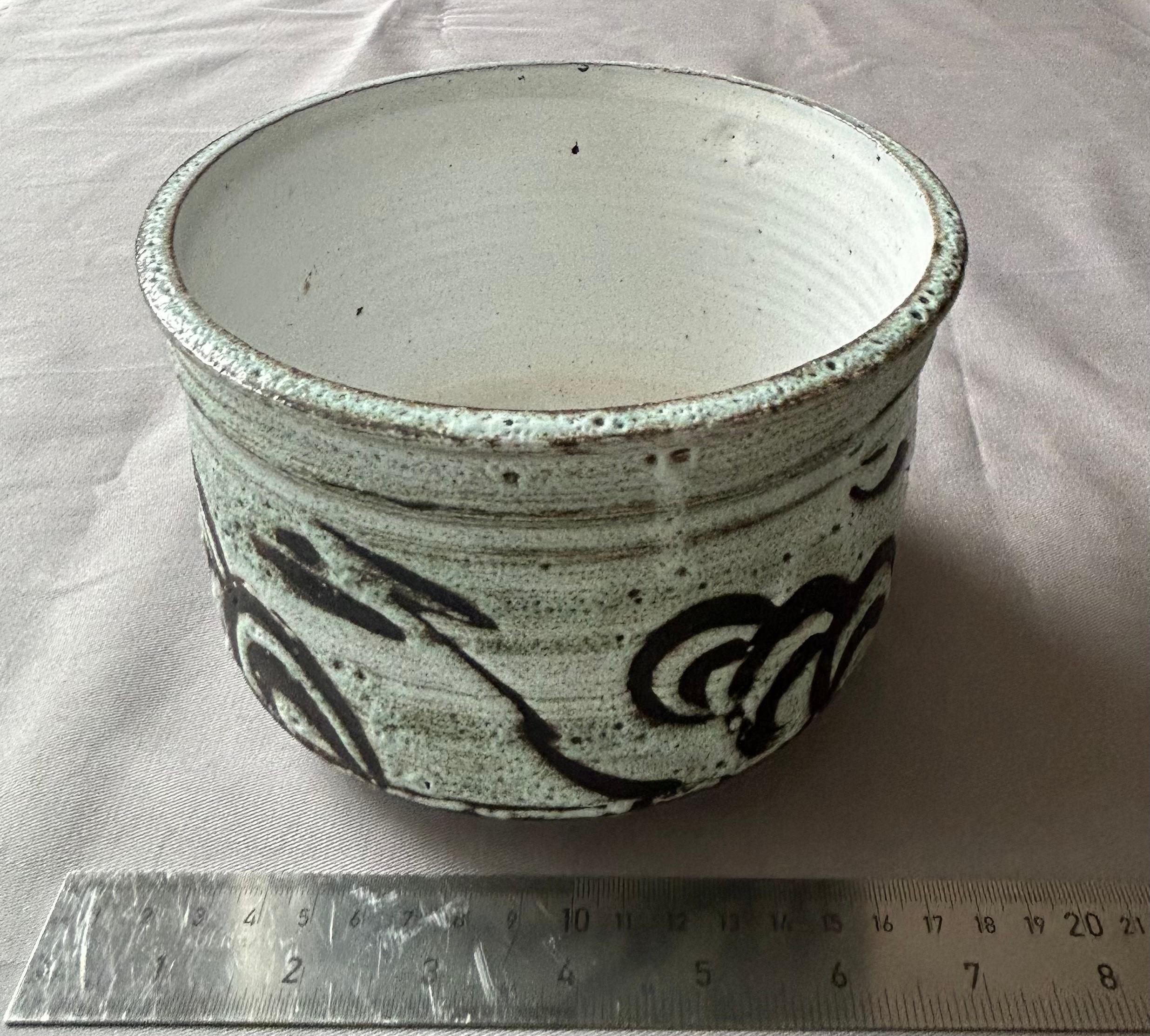 Jardinière Studio Pottery avec décoration en vente 4