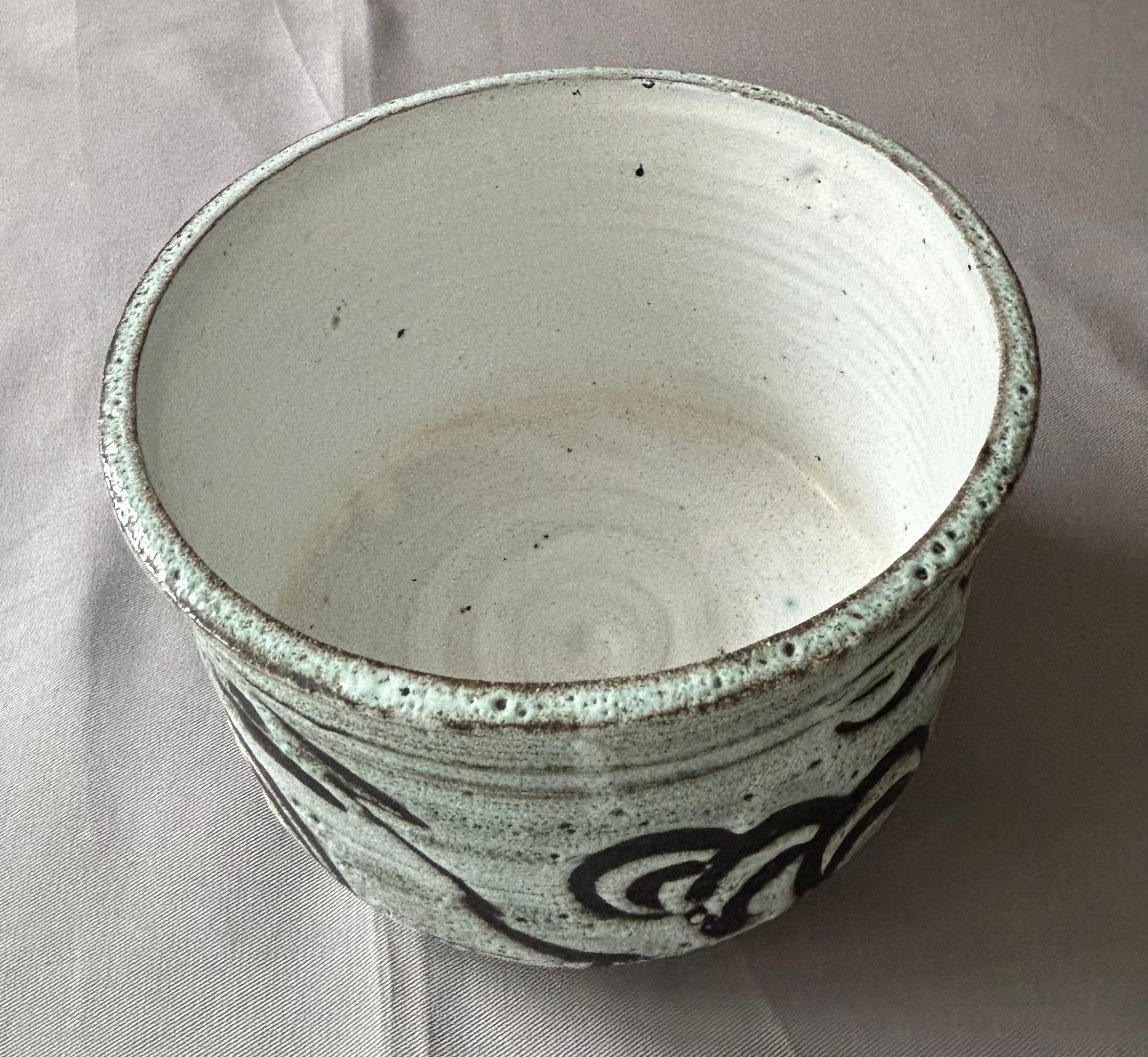 Jardinière Studio Pottery avec décoration en vente 5