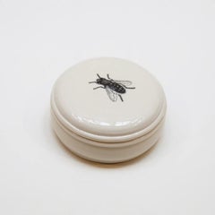 Contenitore con coperchio piatto Realist Flat Fly in ceramica