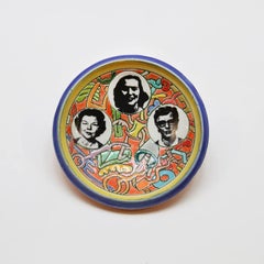 Keramischer Avantgarde-Teller mit drei Gesichtern zum Aufhängen