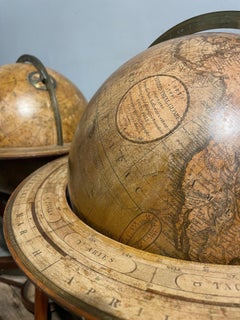 Paire de globes célestes et terrestres de 12 pouces de style Régence, début du C.C.