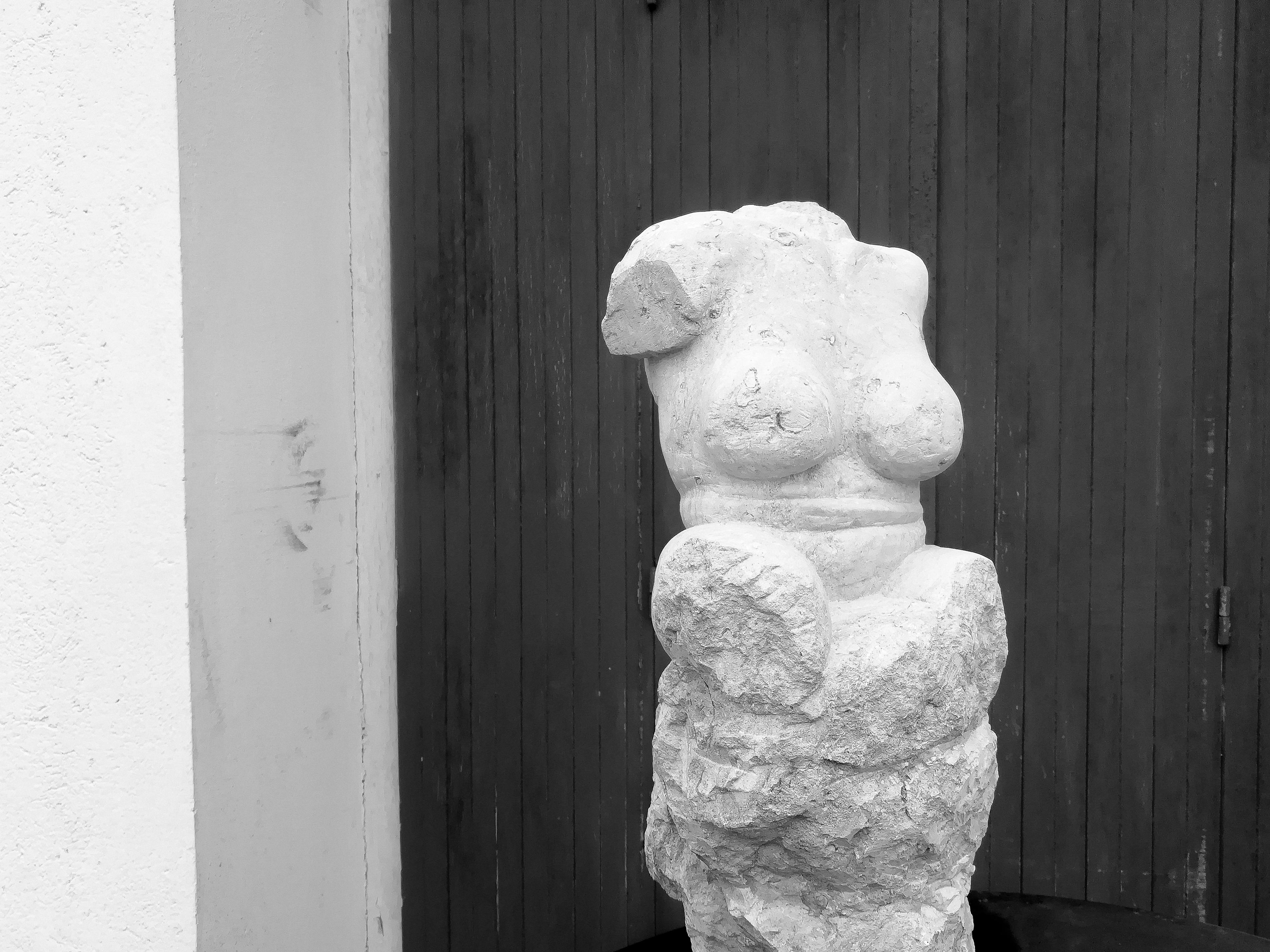 Derose - Baigneuse sur un rocher - Original Sculpture 1