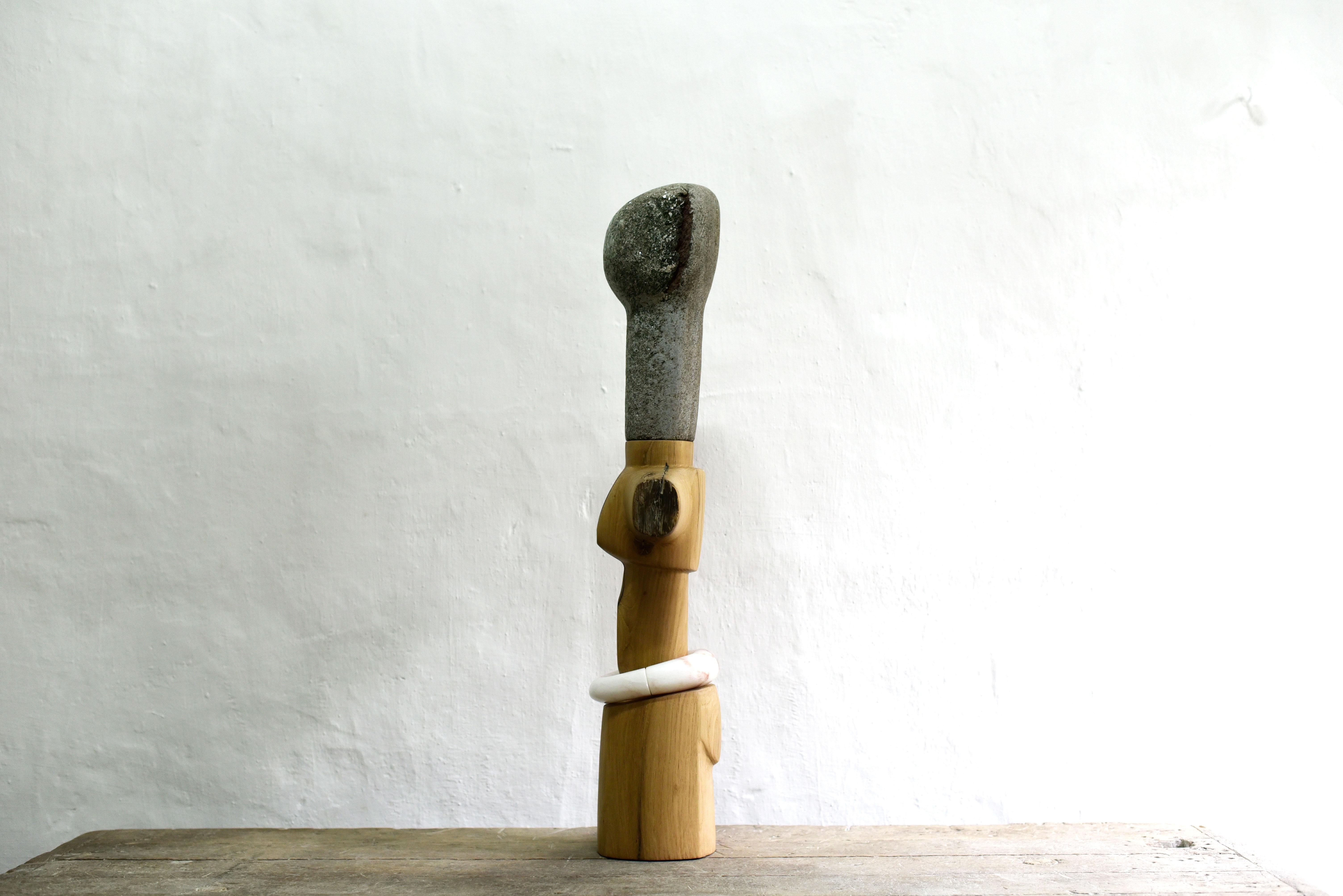 Yann Barrere - Akua'ba - Sculpture originale
Dimensions : 82 x 23 x 16 cm
Matériaux : Mica-fuschite brésilien, albâtre

