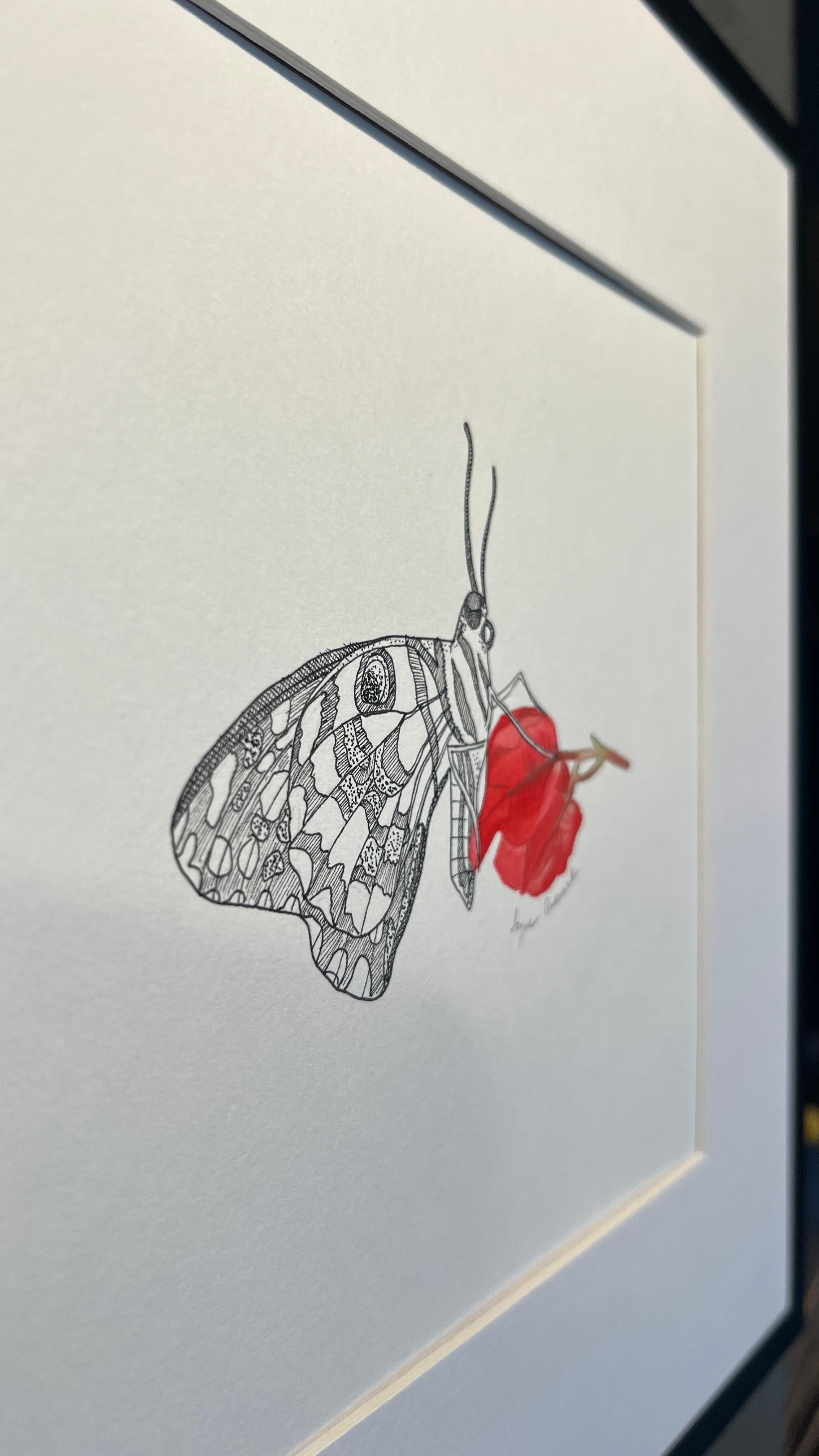 Schmetterling auf der Blume + Rahmen (Grau), Figurative Art, von Iryna Antoniuk