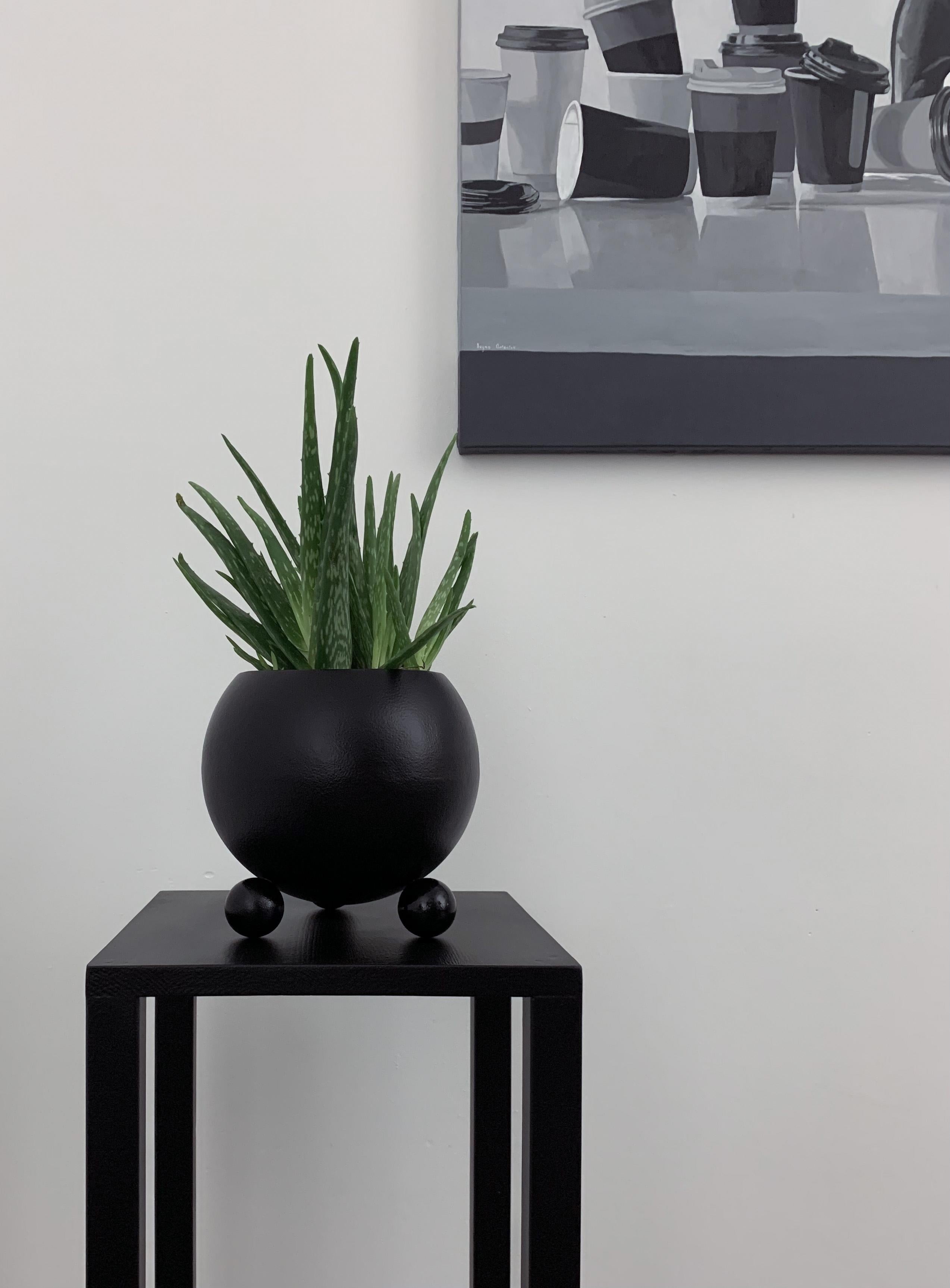 Arty decorative hand-made plant pot, black with black glossy legs - Abstract Geometric Sculpture by Rostyslav Kozhman