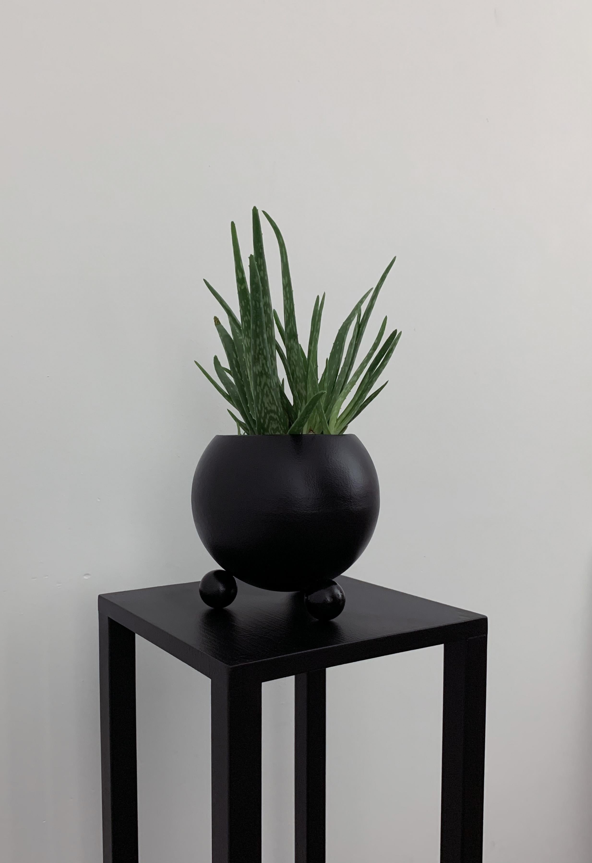 Arty decorative hand-made plant pot, black with black glossy legs 3