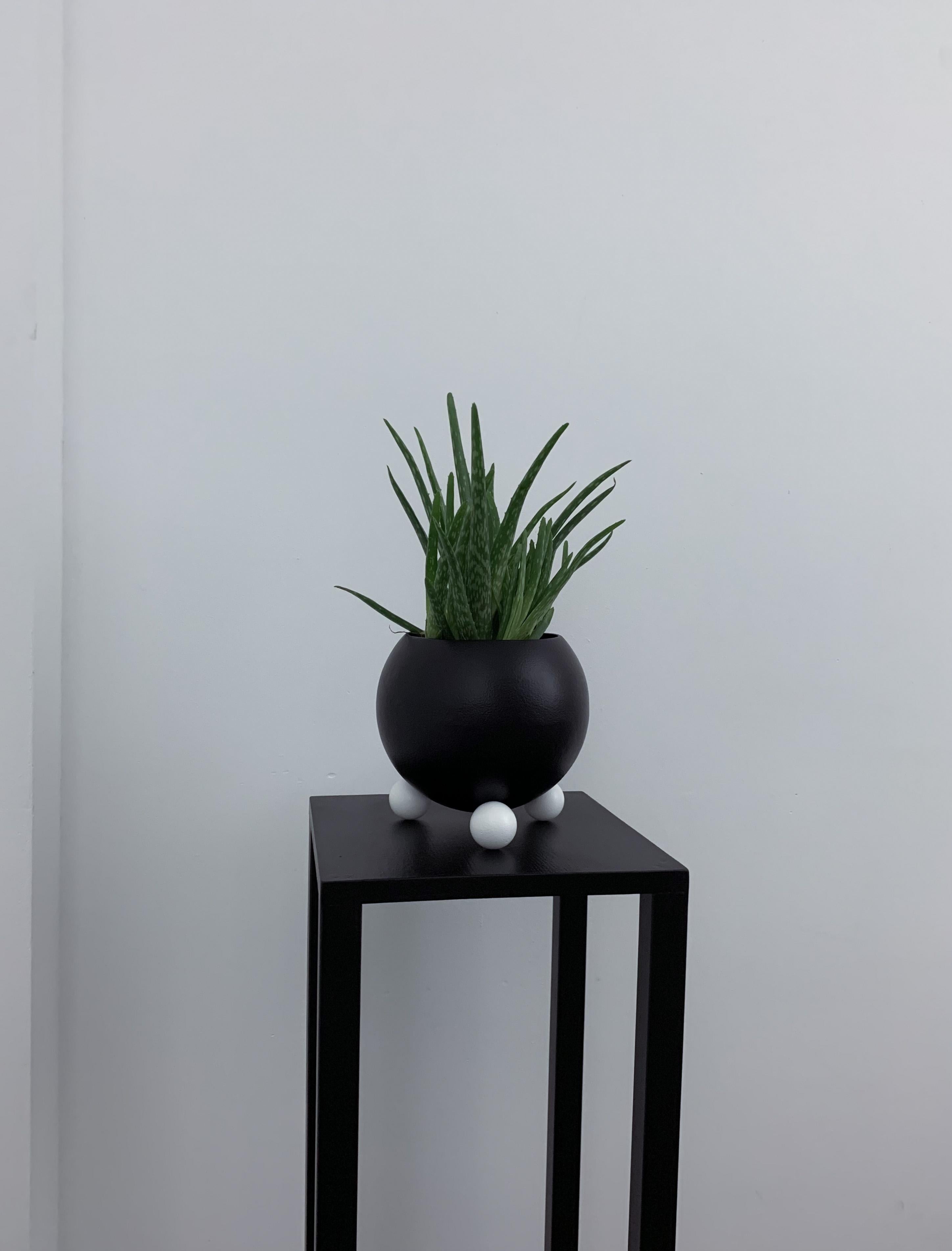 Arty Plant Pot Sculpture Black and White 4