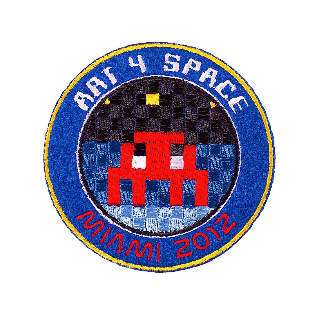 Made in very limited numbers for the Invader Art 4 Space event in 2012.
Invader sent a mosaic into space from Miami on the occasion called Space One.
Text on patch reads “Art 4 Space Miami 2012”.
Patch is new, never used.
Fabric patch, stitched in