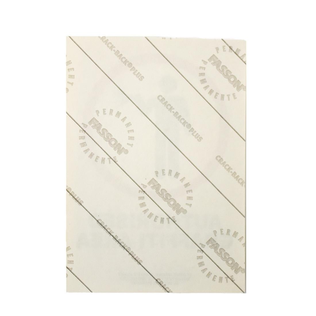 Sticker Banksy ultra cool ressemblant à une plaque de rue britannique.
Le numéro en bas 