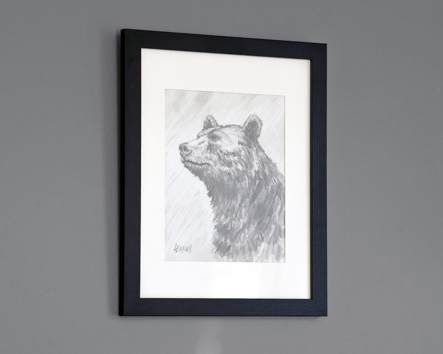 Señor Oso - Grafito - Dibujo de Oso Enmarcado - Animal Art Gris de Clayt Lennox