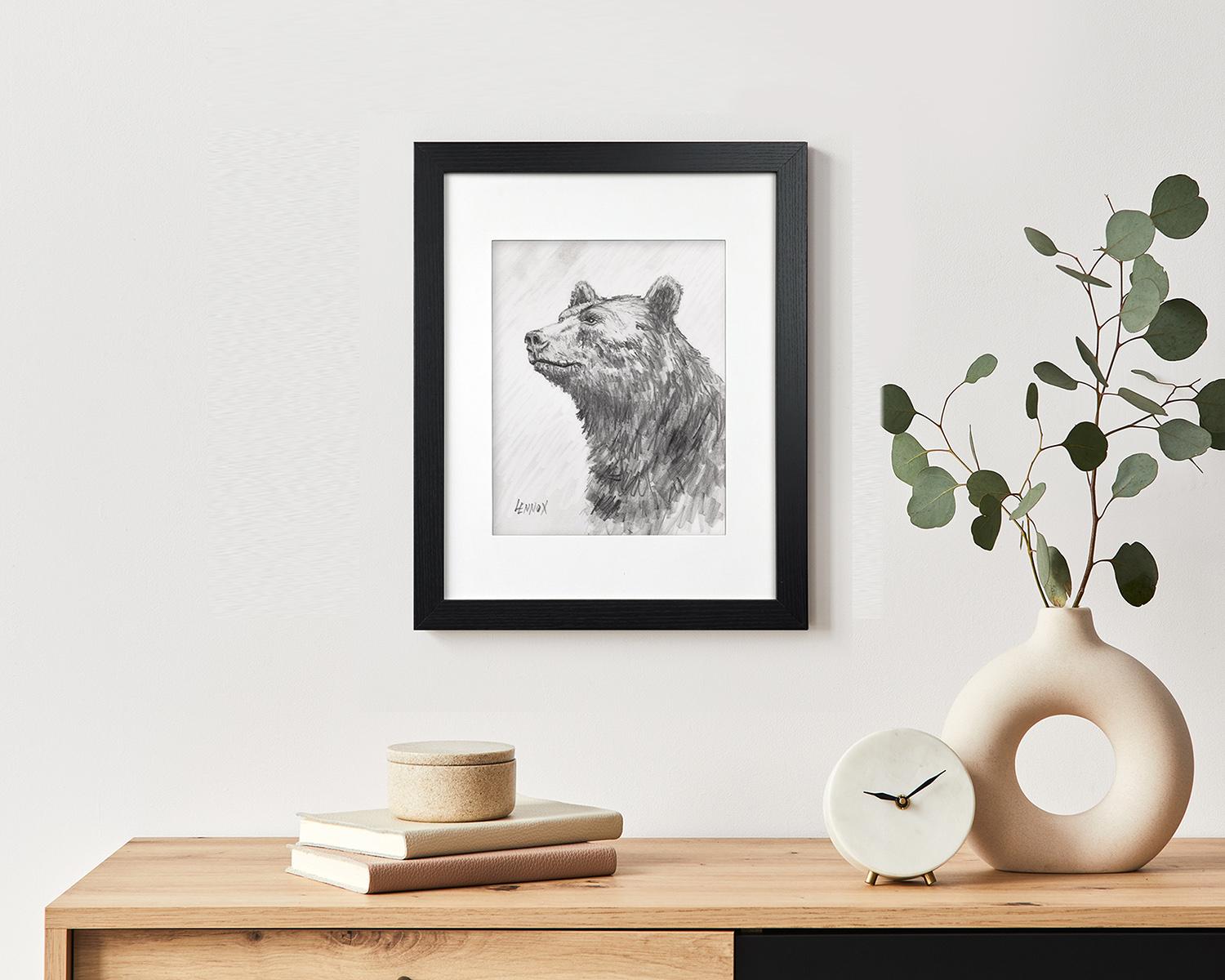 Señor Oso - Grafito - Dibujo de Oso Enmarcado - Art Contemporáneo de Clayt Lennox