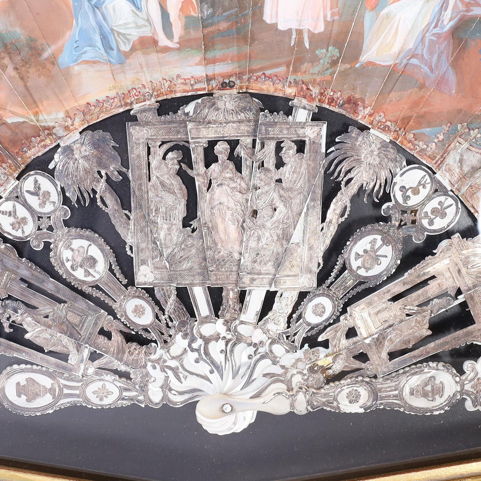 Abanico Italiano Antiguo Pintado en Estuche de Cristal en venta 1