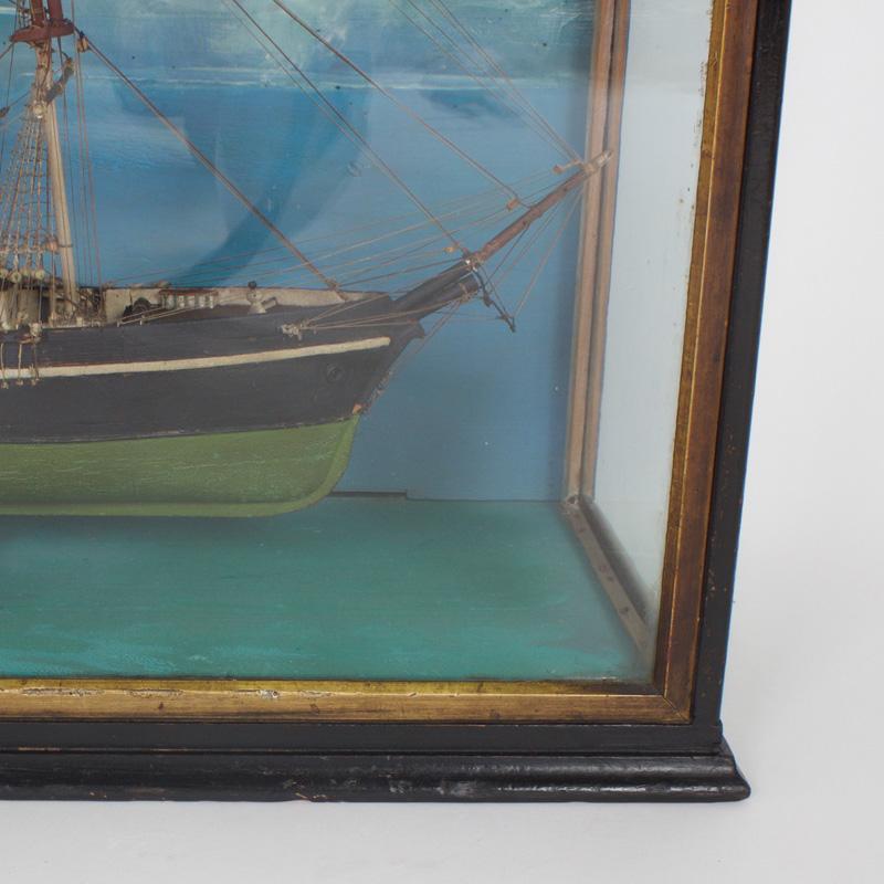 Modèle de bateau vintage fait à la main Diorama en vente 3