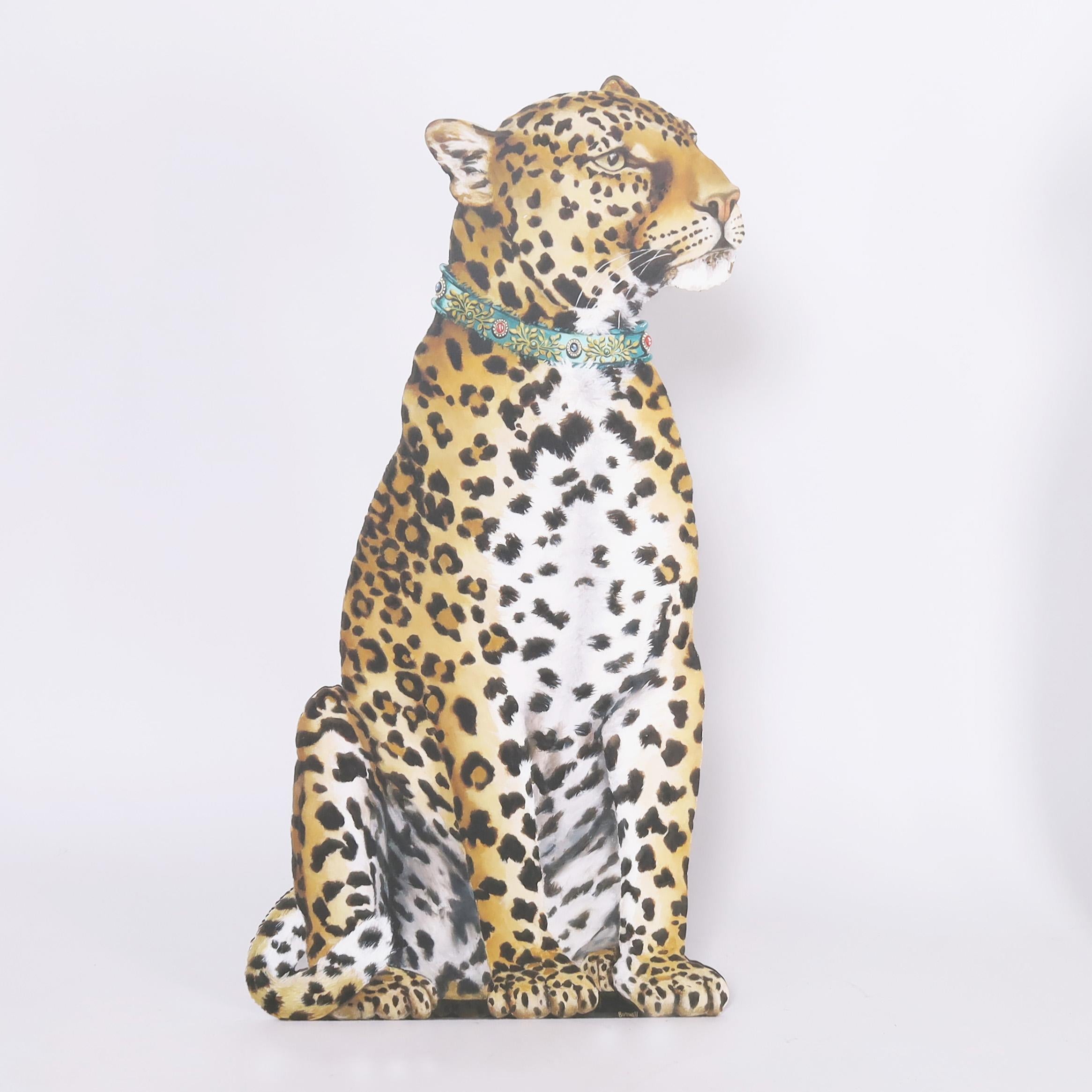 Destacado par de siluetas de leopardo elaboradas en madera con atrevidas imágenes realistas impresas. Firmado por la artista Katherine Barnell en el reverso.